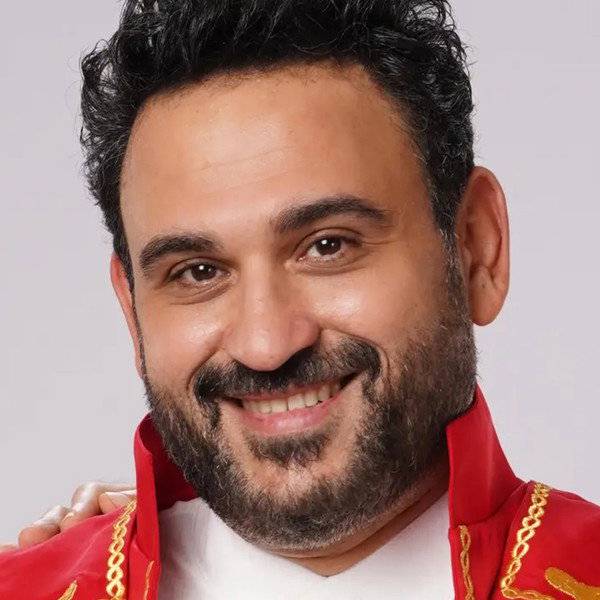 أكرم حسني
