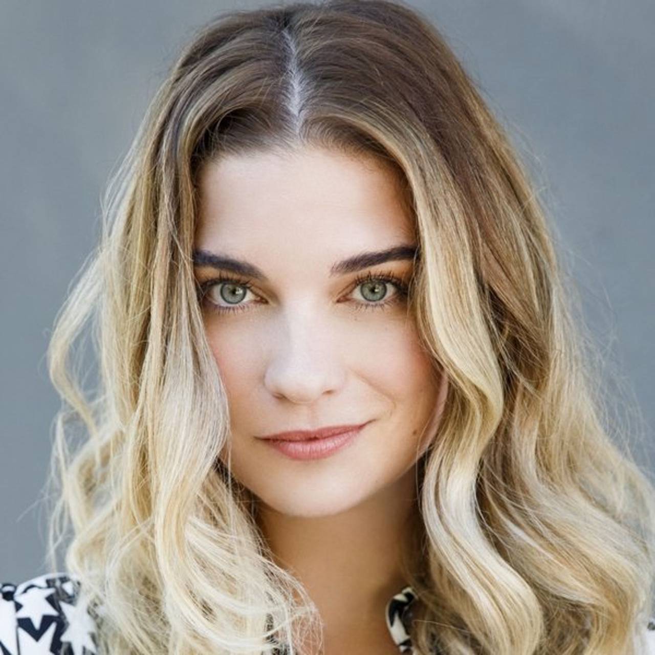 Watch Annie Murphy's movies and TV series Online | Stream in HD on OSN+, image size:1280x1280