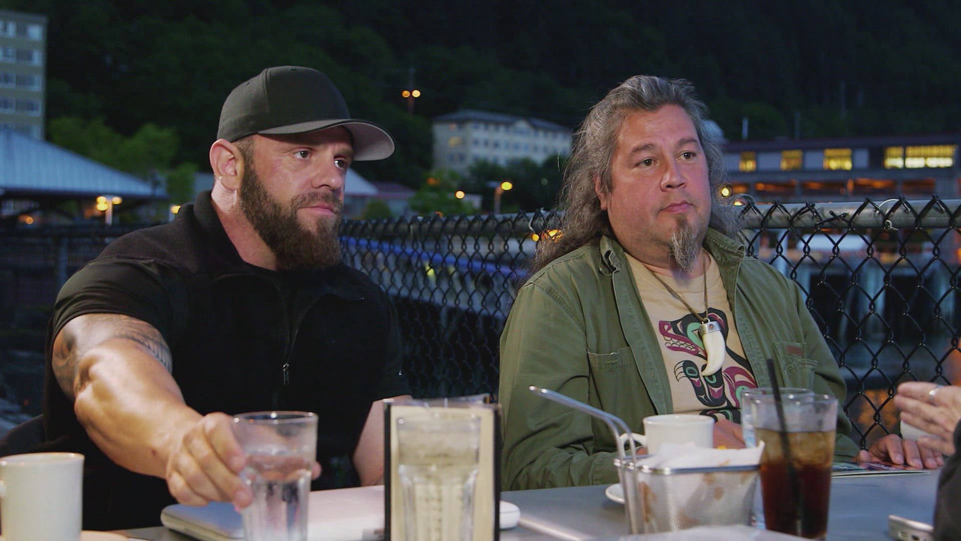 يتربص تحت الجليد