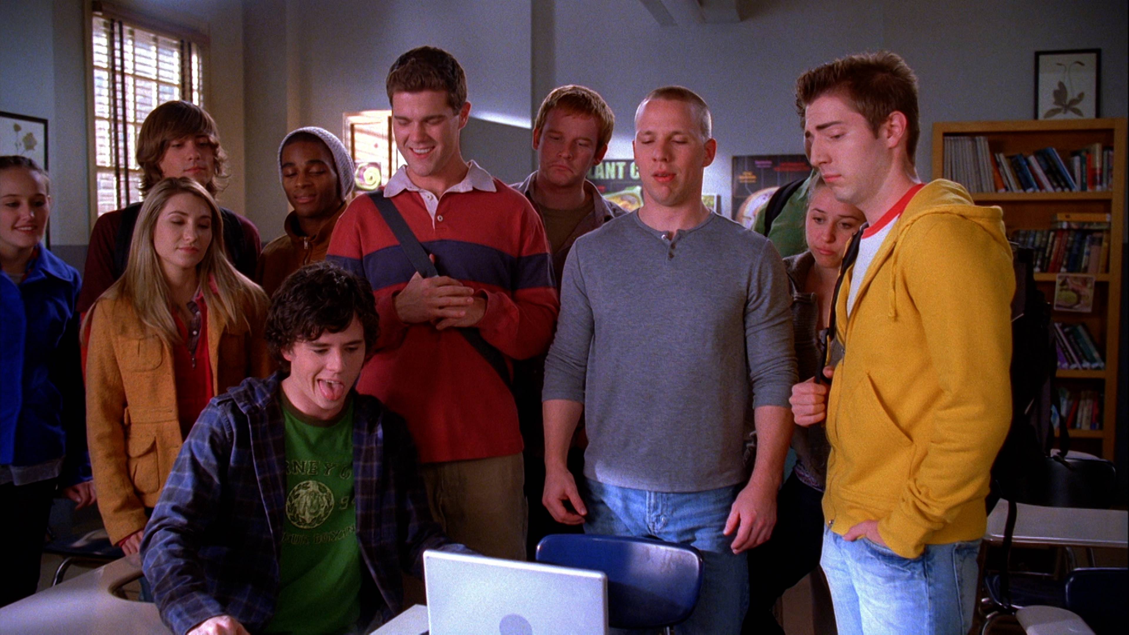 أصدقاء، أكاذيب وأشرطة فيديو