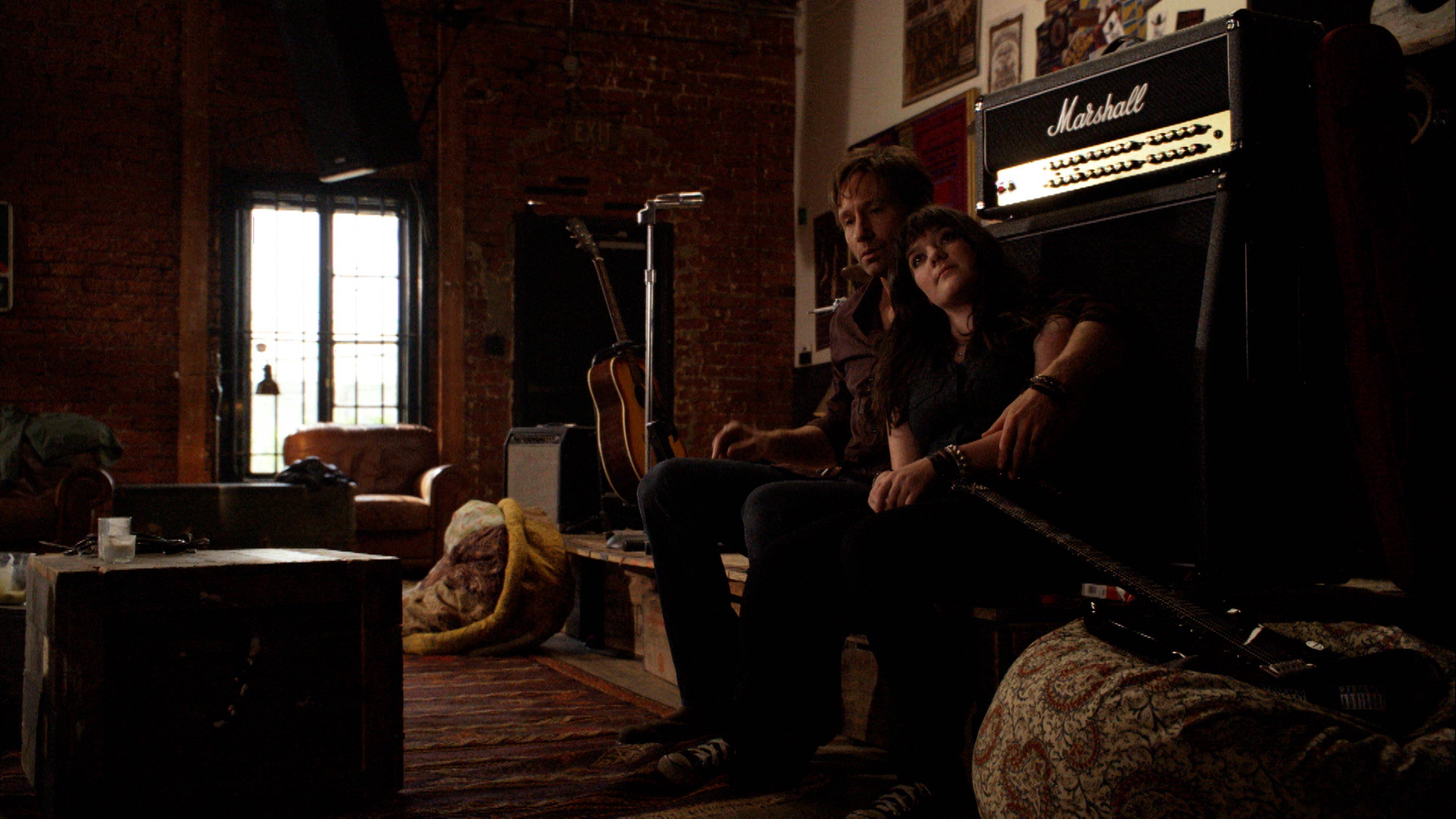 لايتس. كاميرا. ا**هول