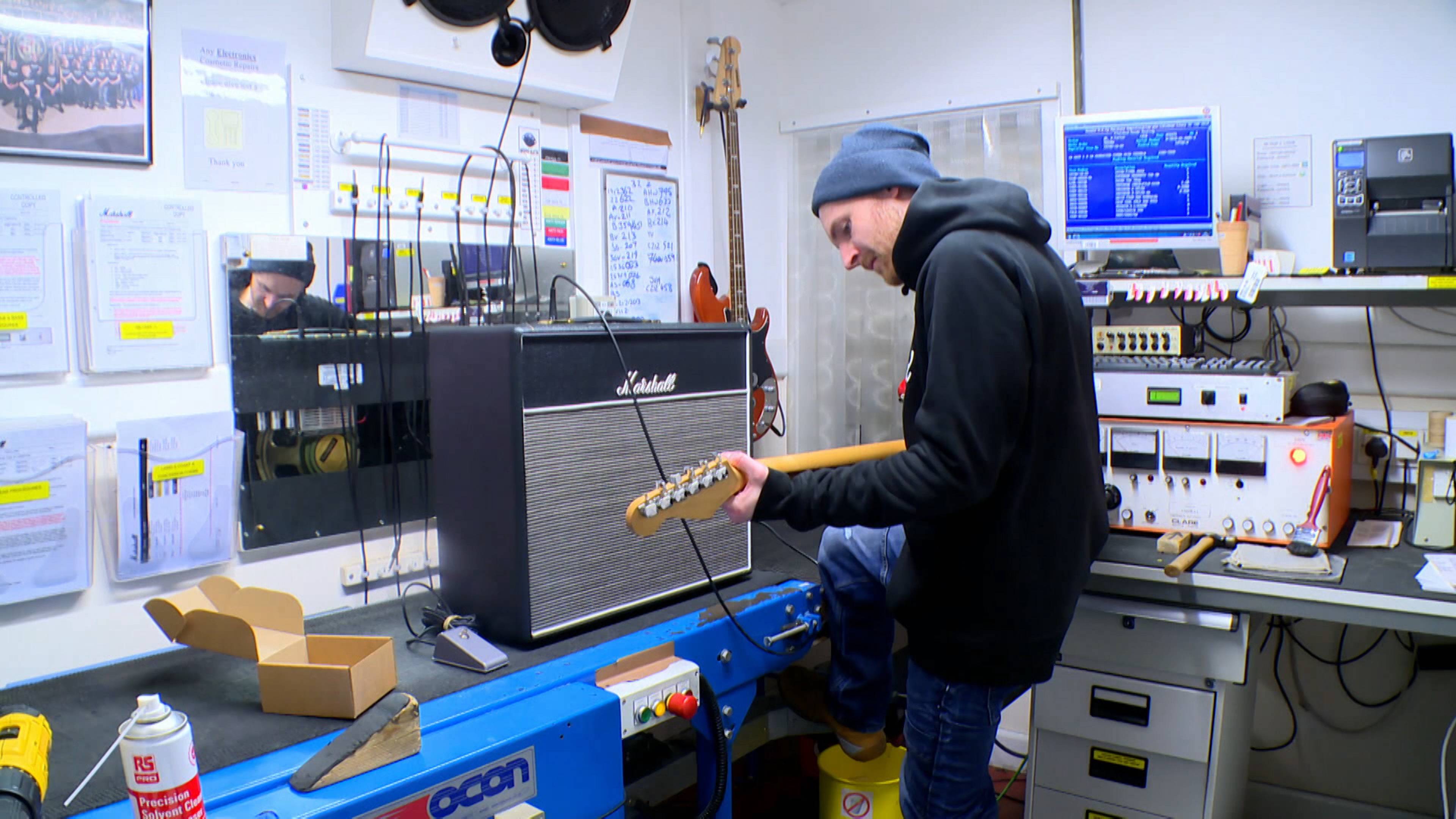 مكبر صوت الغيتار، أواني طينية