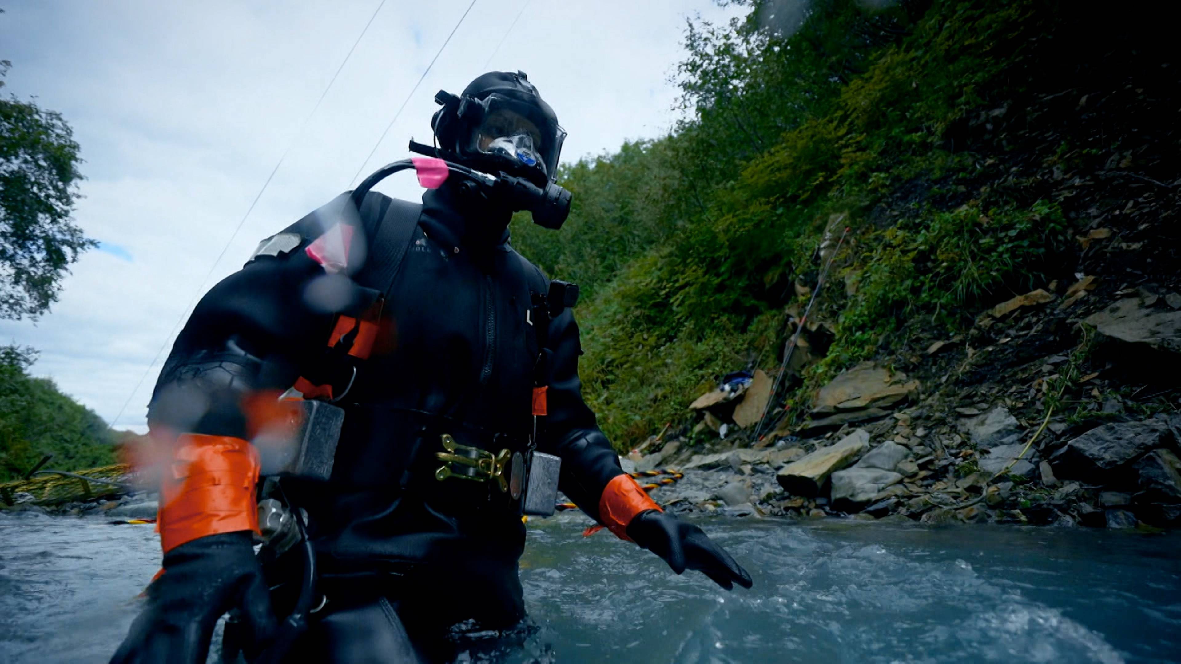 أيدٍ مليئة بالذهب