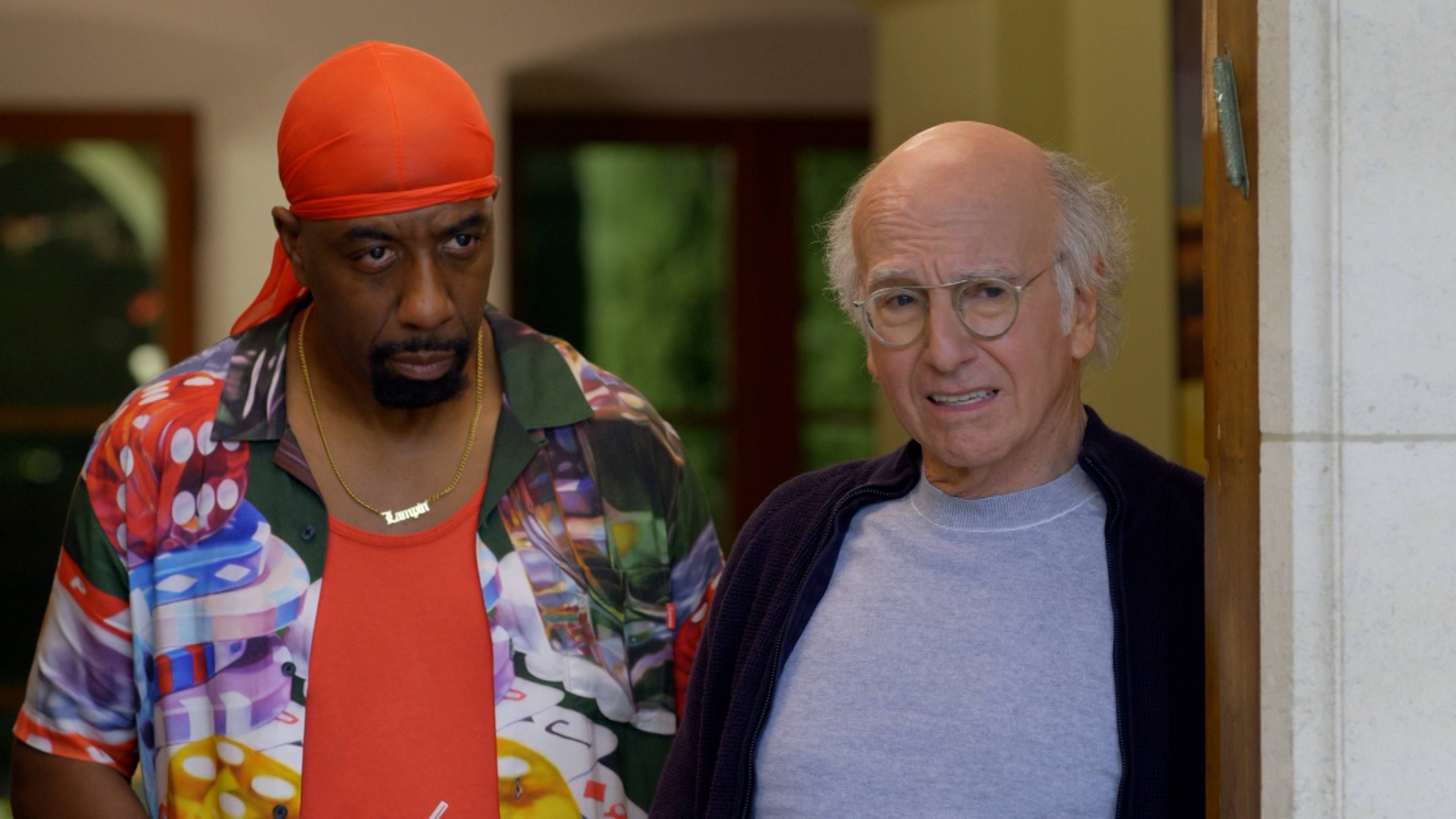 Man Fights Tiny Woman