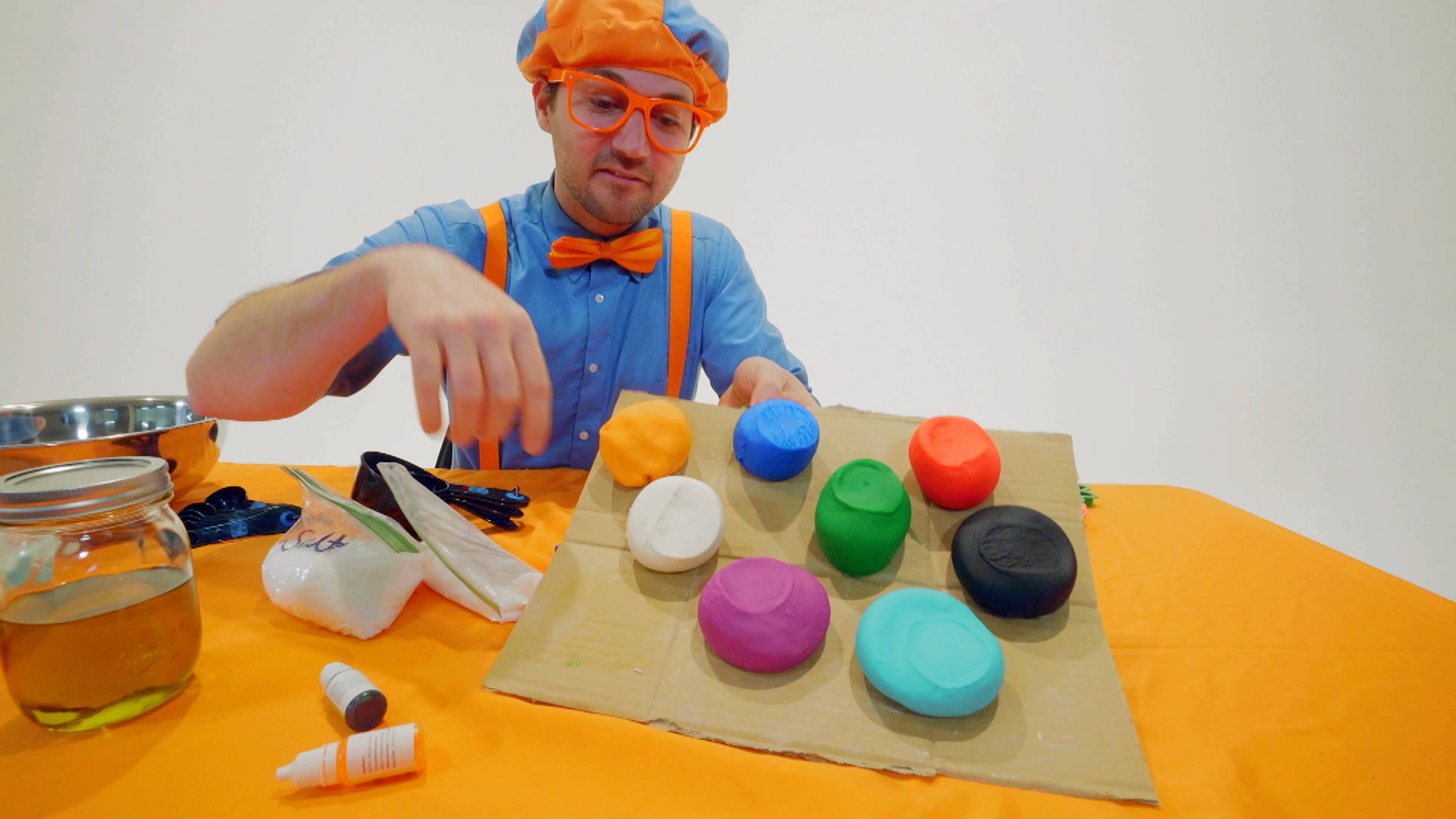 Blippi Plays With Clay - Learn Shapes And Spelling