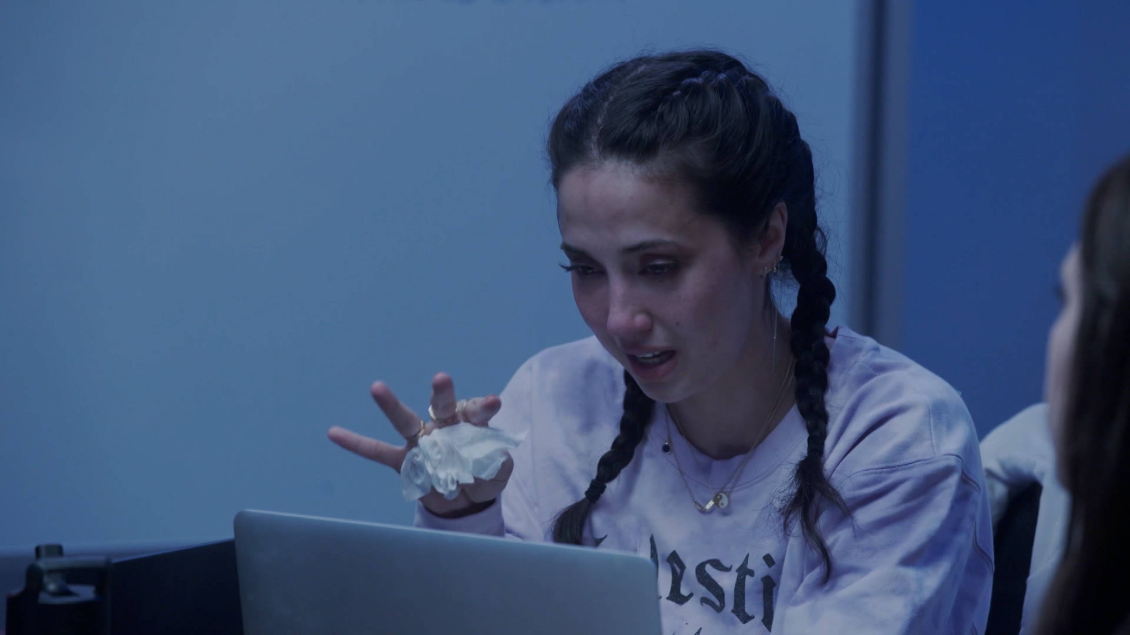 كذبتان مقابل كل حقيقة