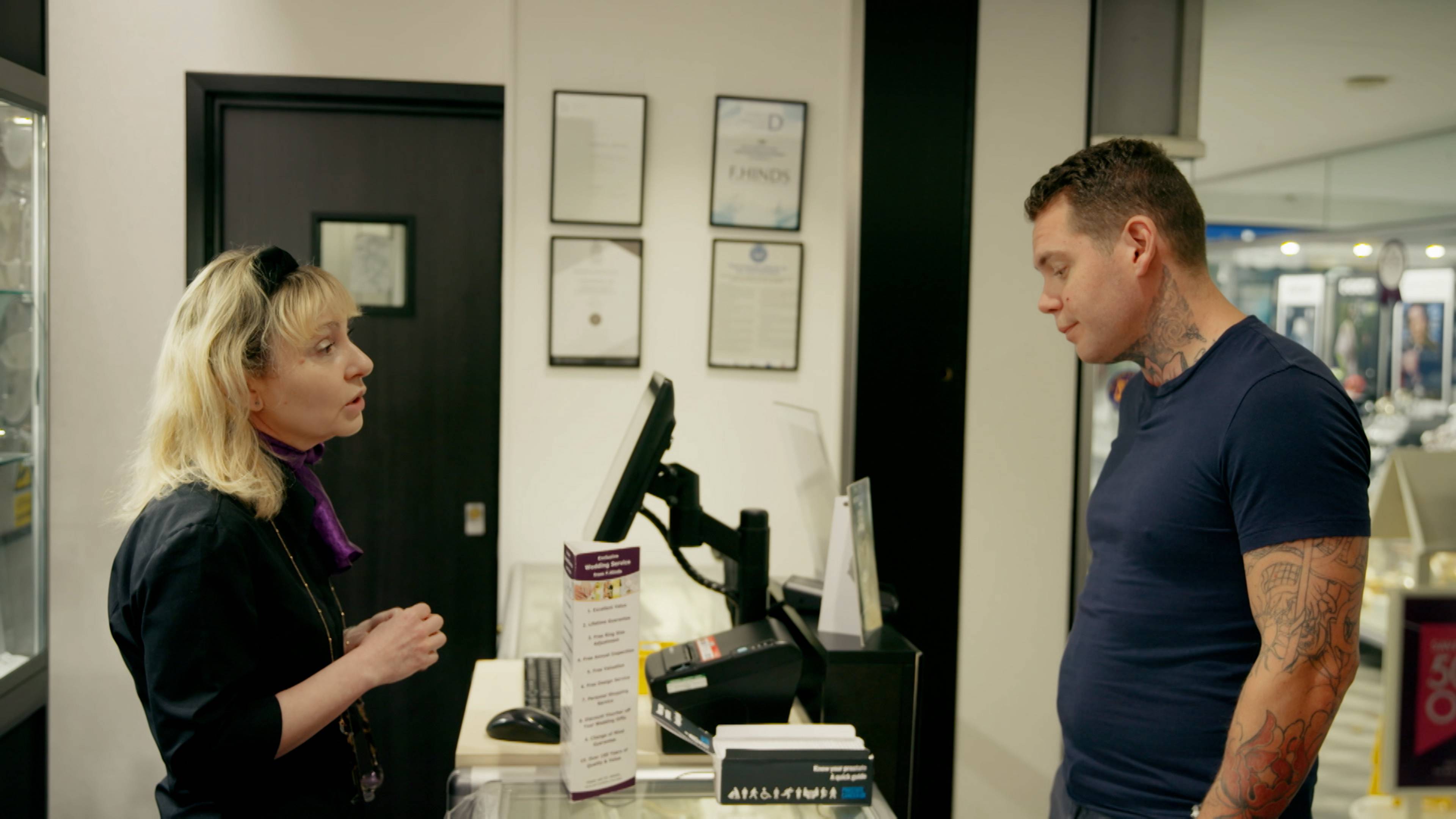 Is She A Tinder Swindler?