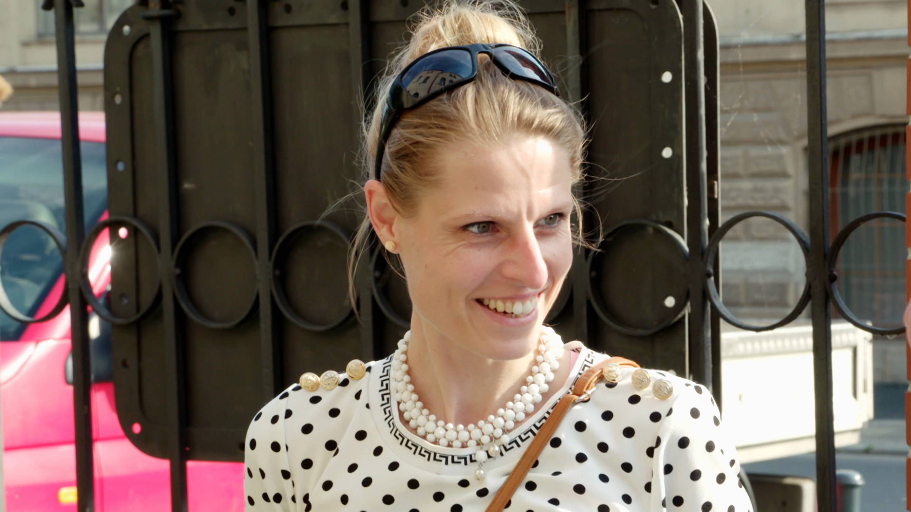 أحضر لي خاتماً