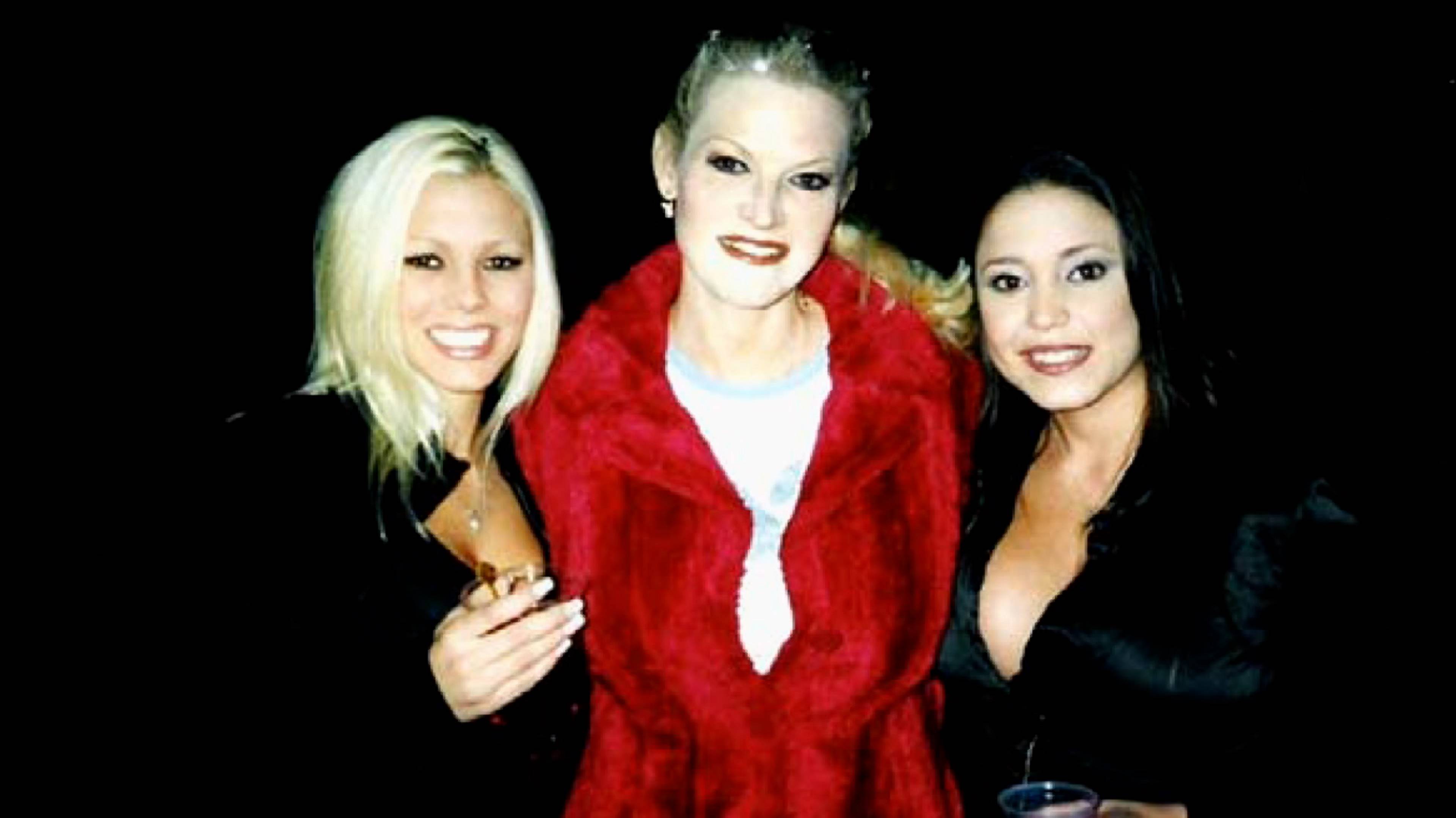 عارضة بلاي بوي تفضح كل شيء