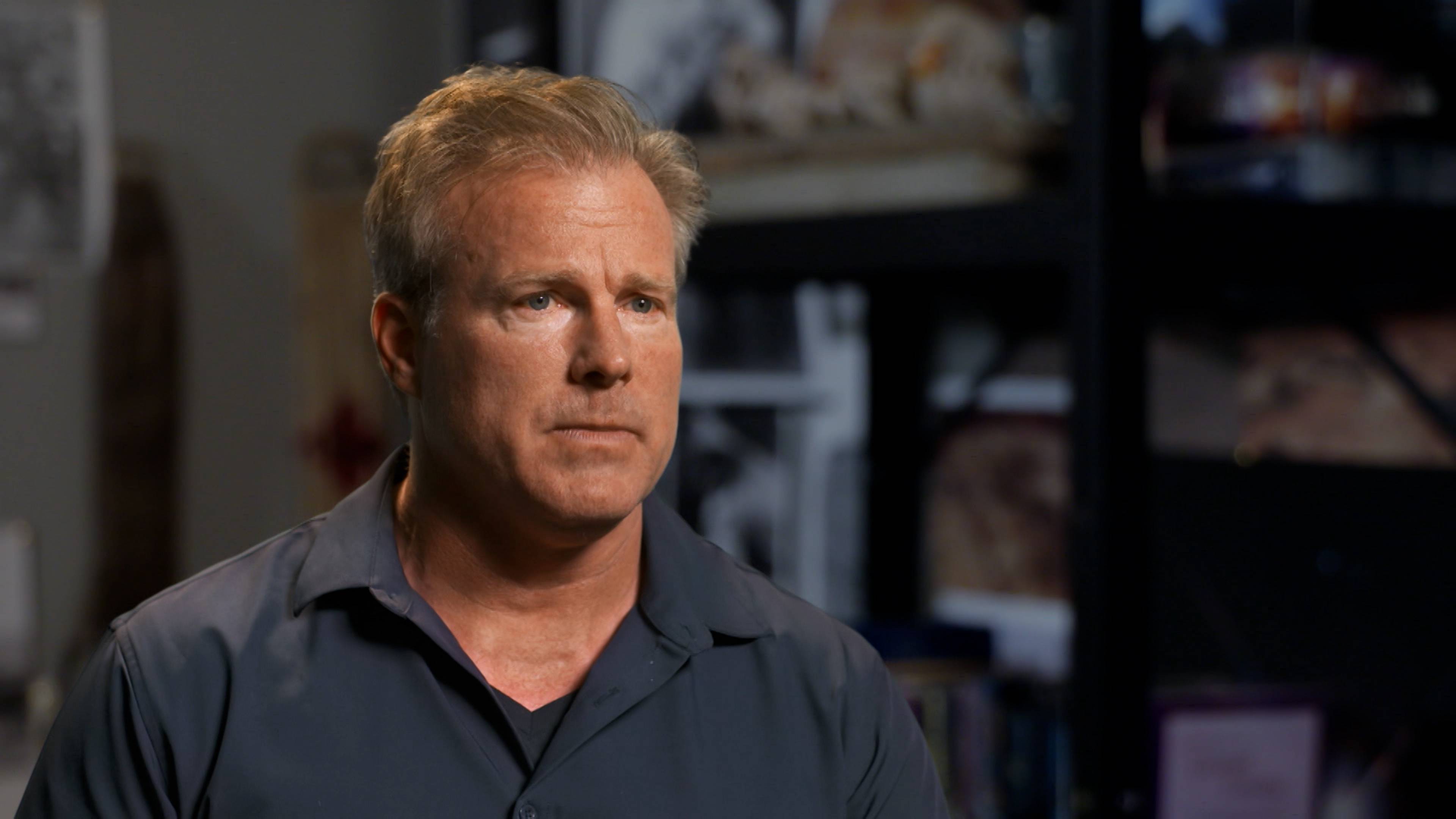 خلف البوابات: الصعود والهبوط