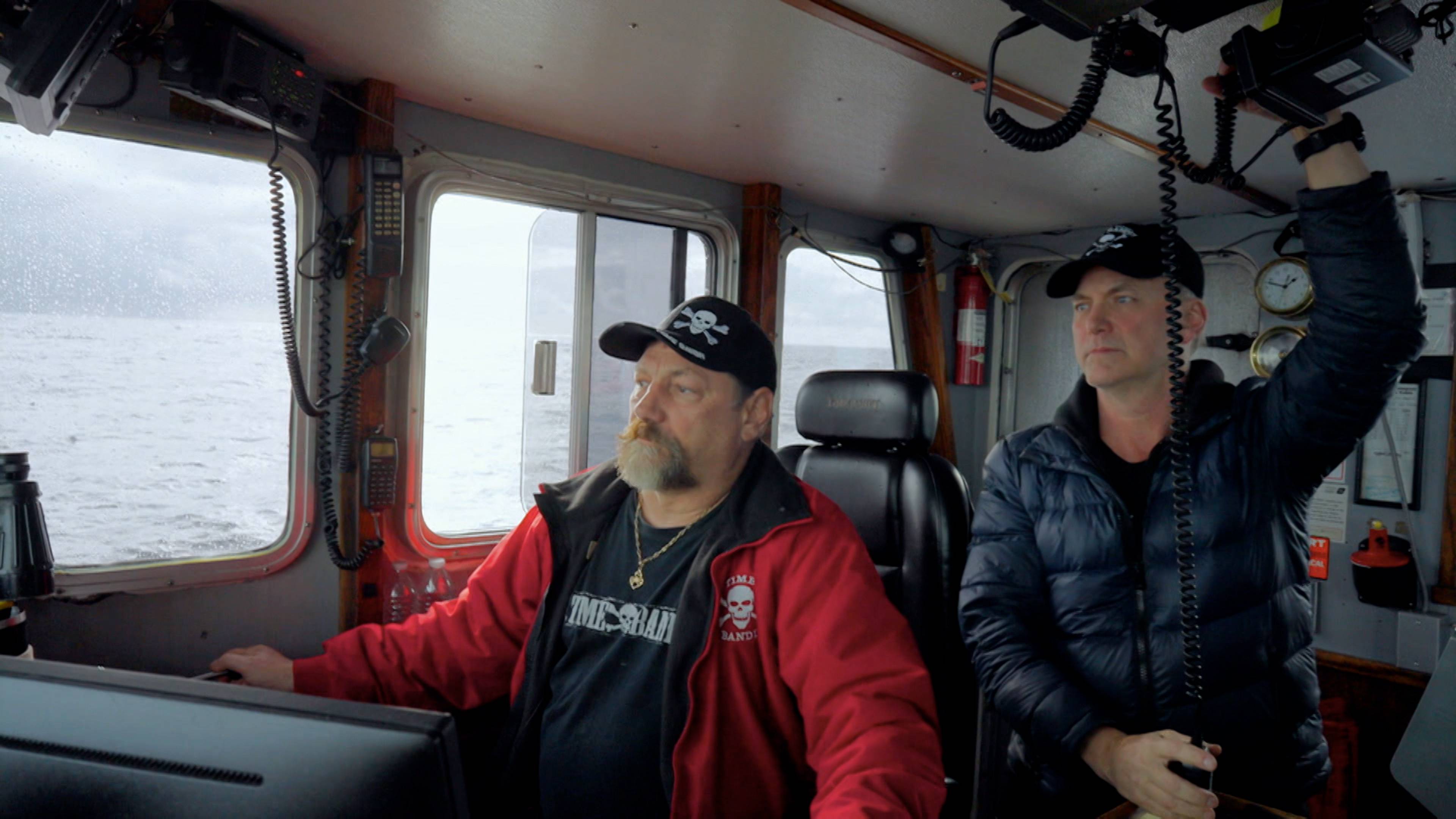 مقيد بعجلة القيادة