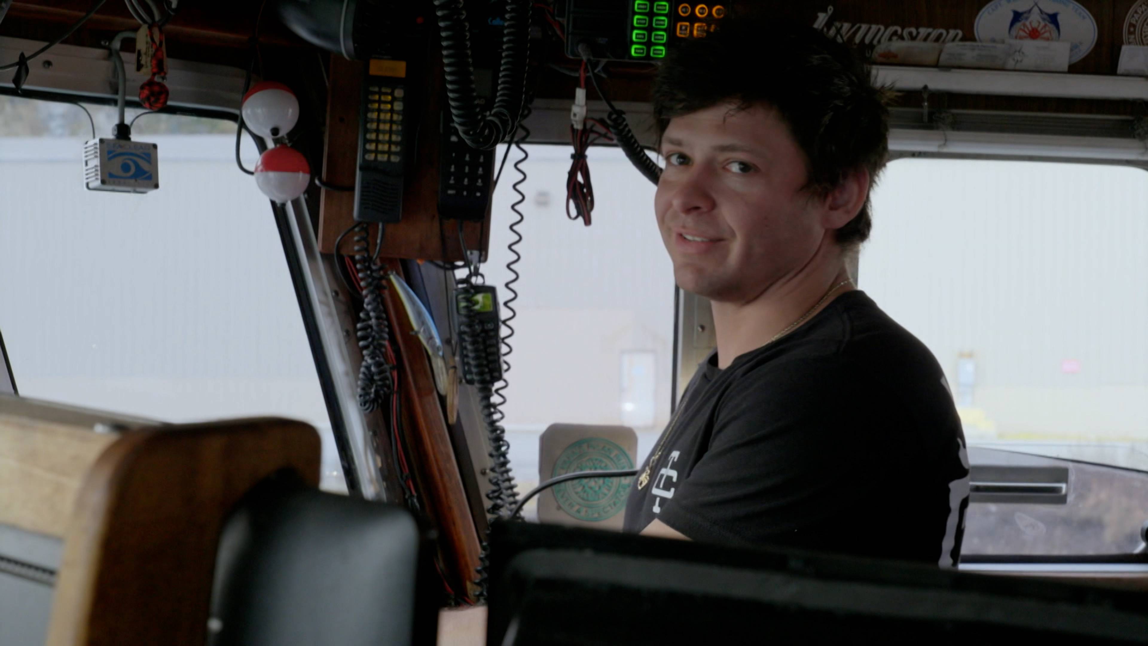 ارفع الأشرعة