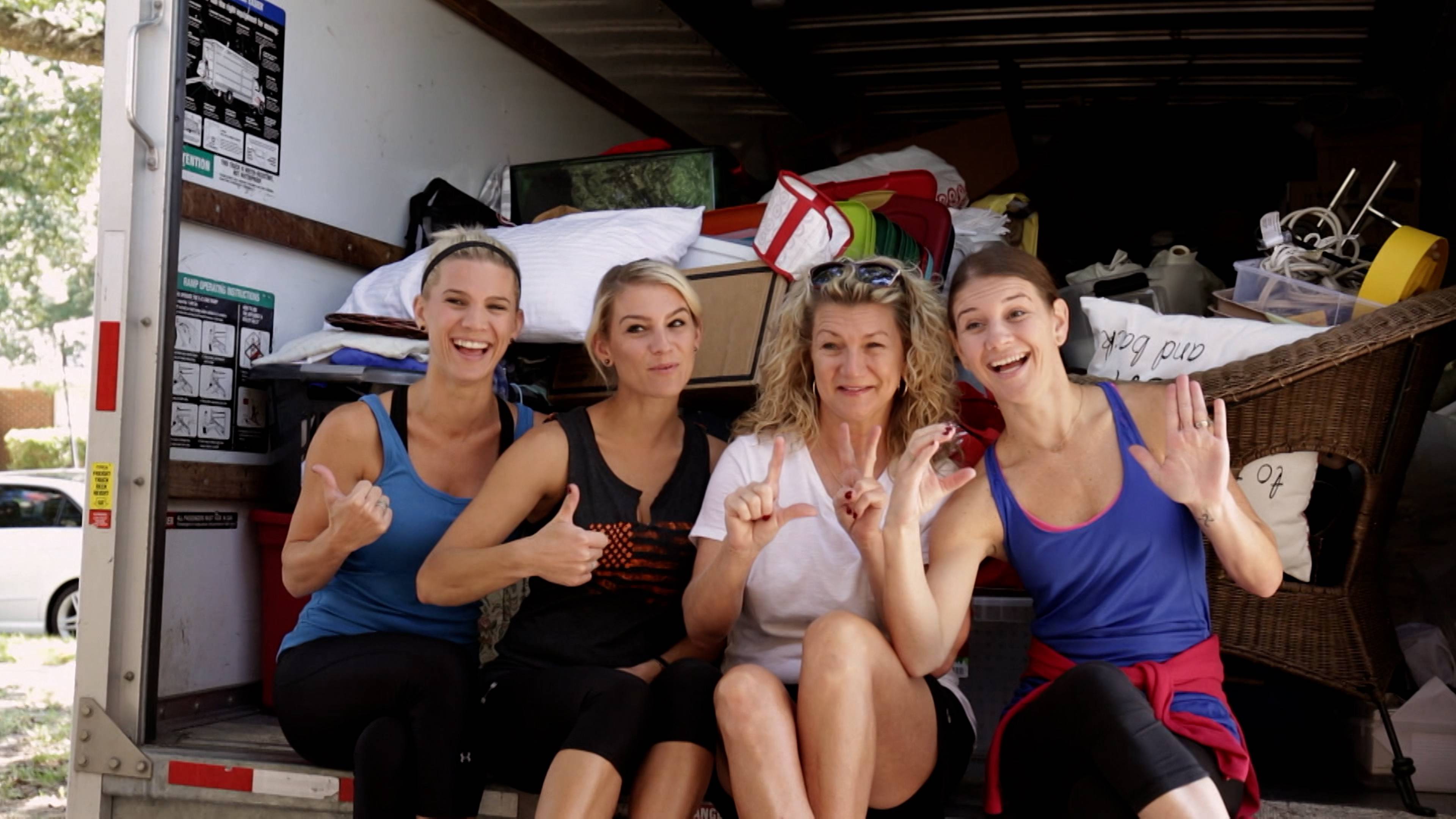 هذا التوأم يبقى في المنزل