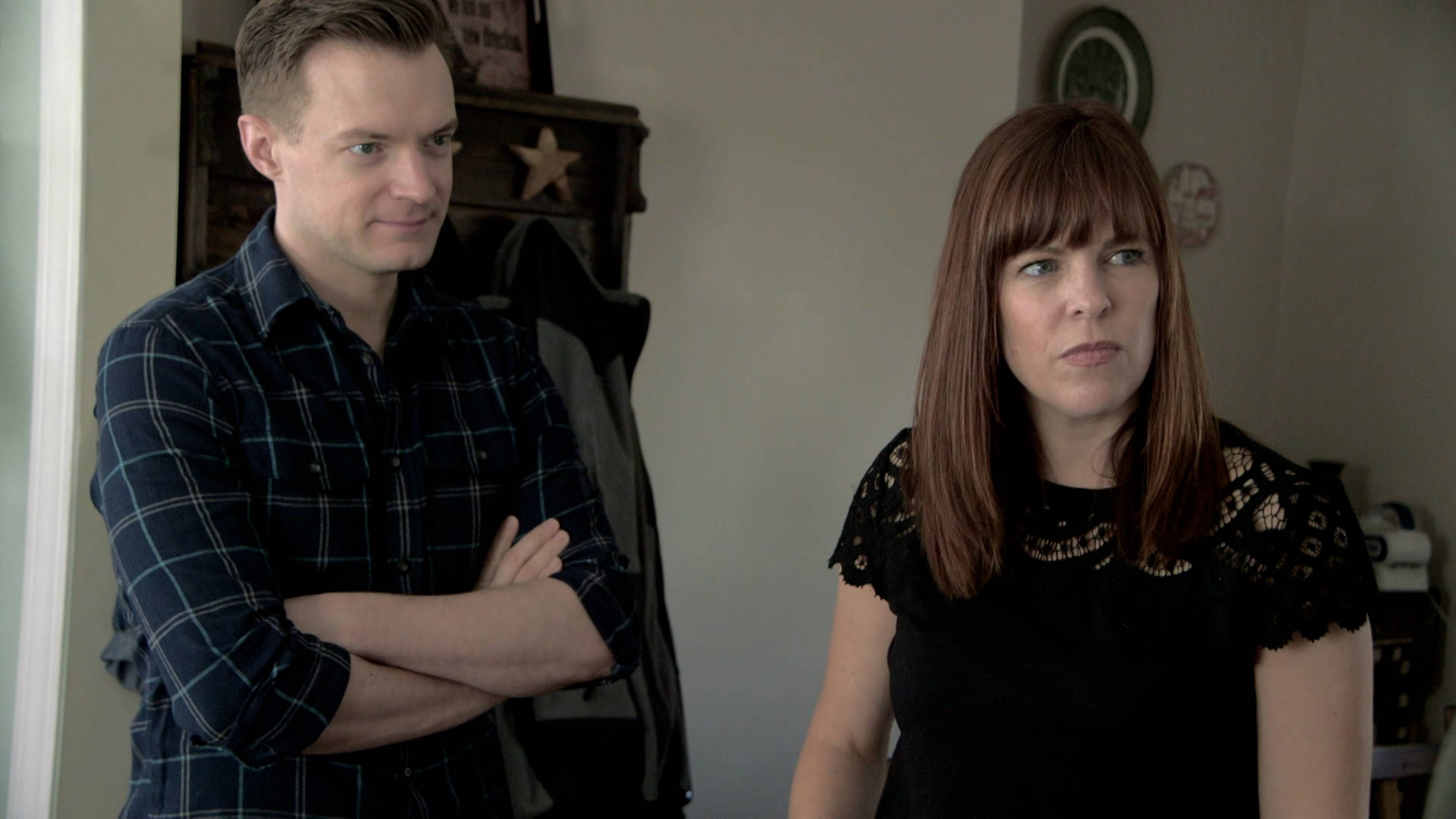 ضيوف غير مدعوین