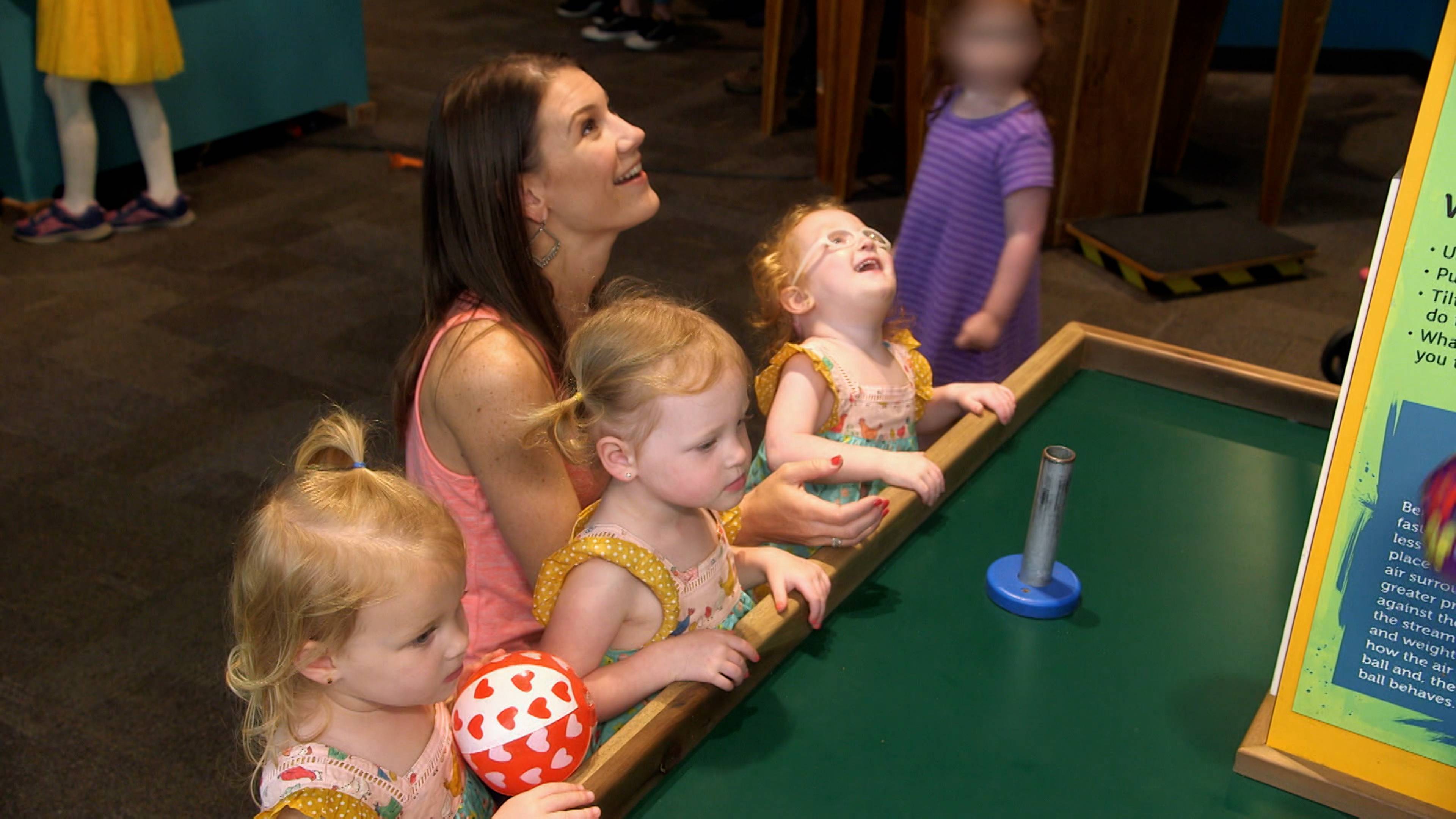 كل توأم لنفسها