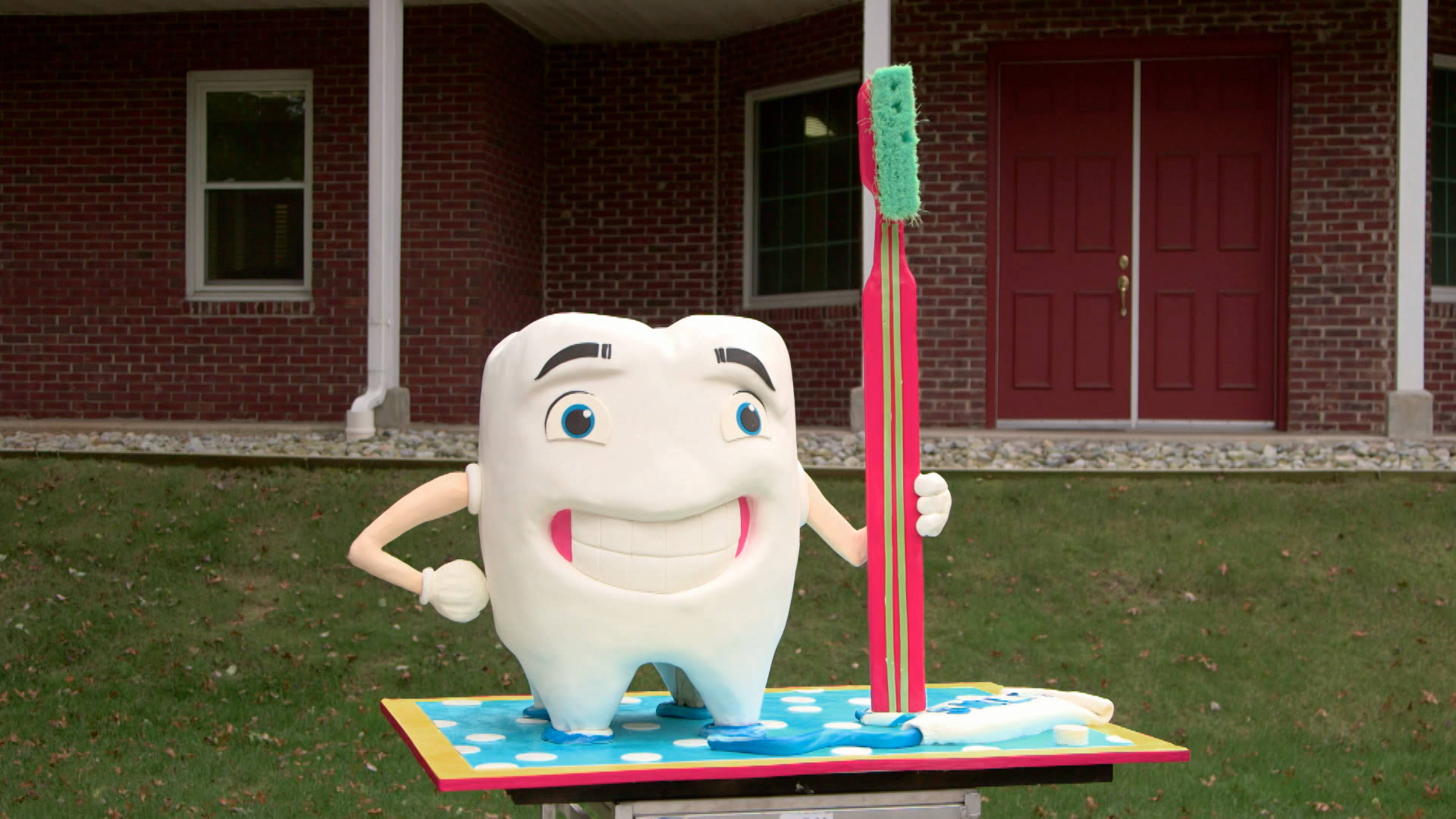 السن العملاق والحفلة التنكرية