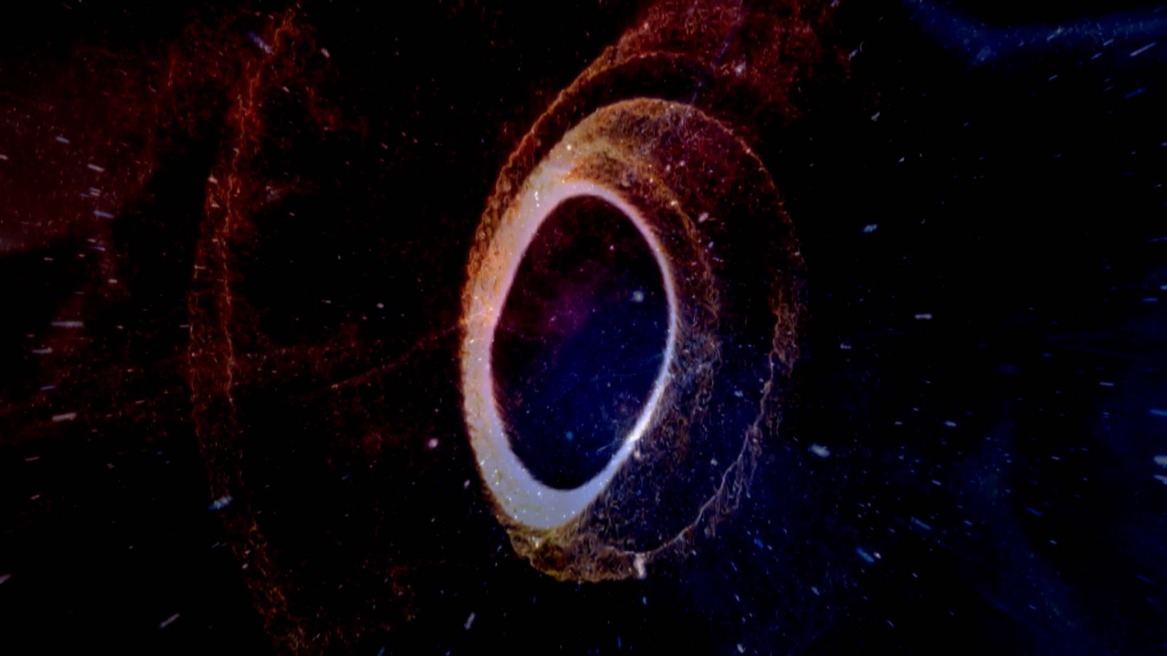 الثقب الأسود المجاور