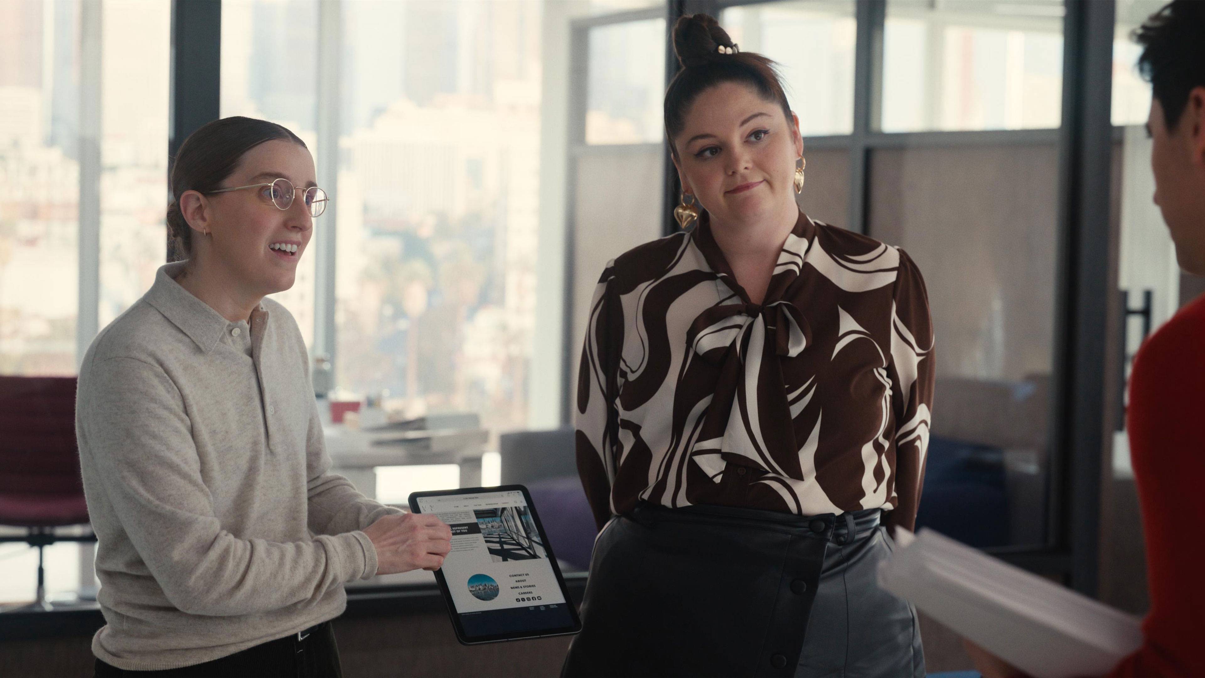 فتيات الغلاف