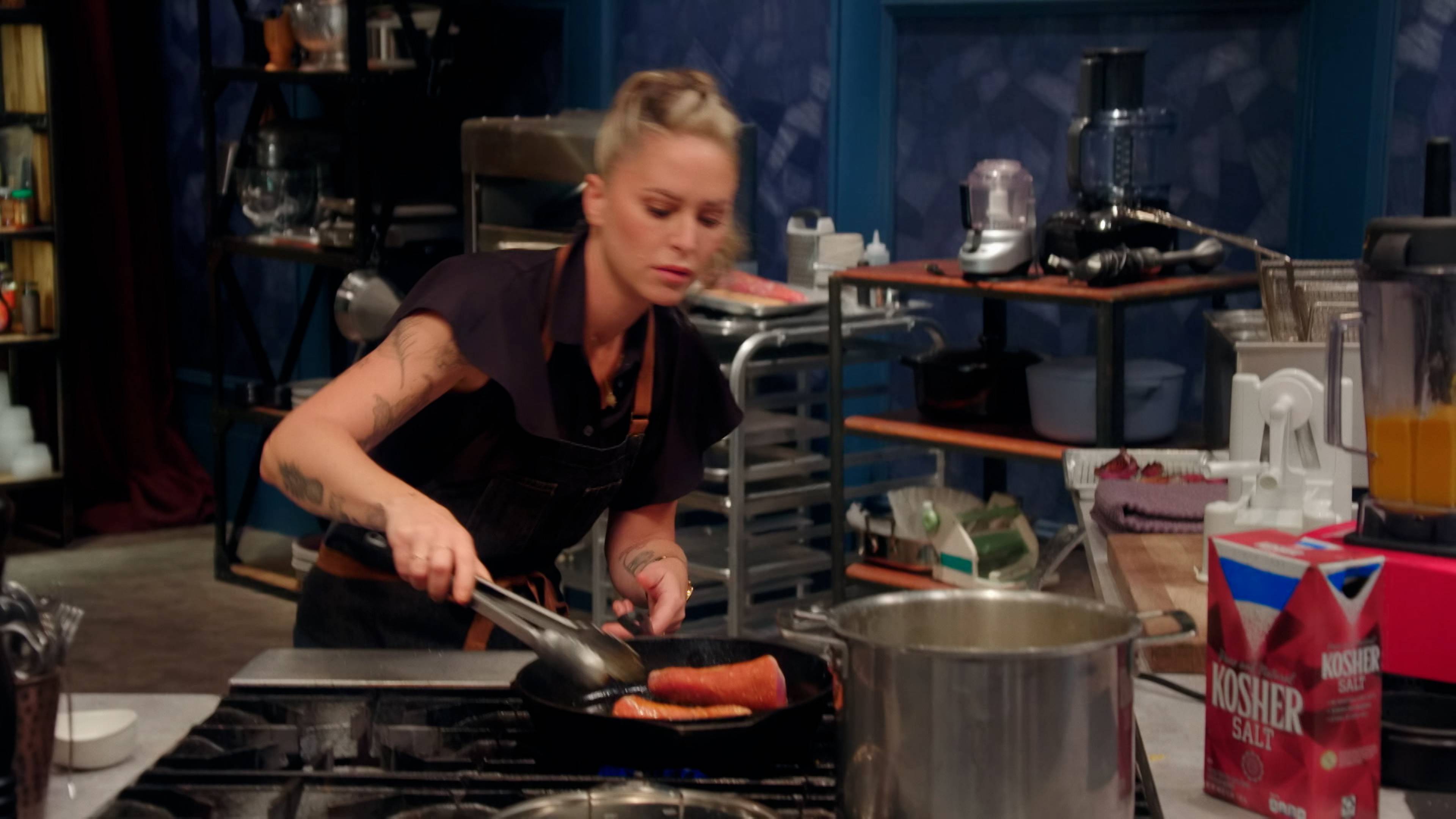 العمالقة ضد كيفن تين