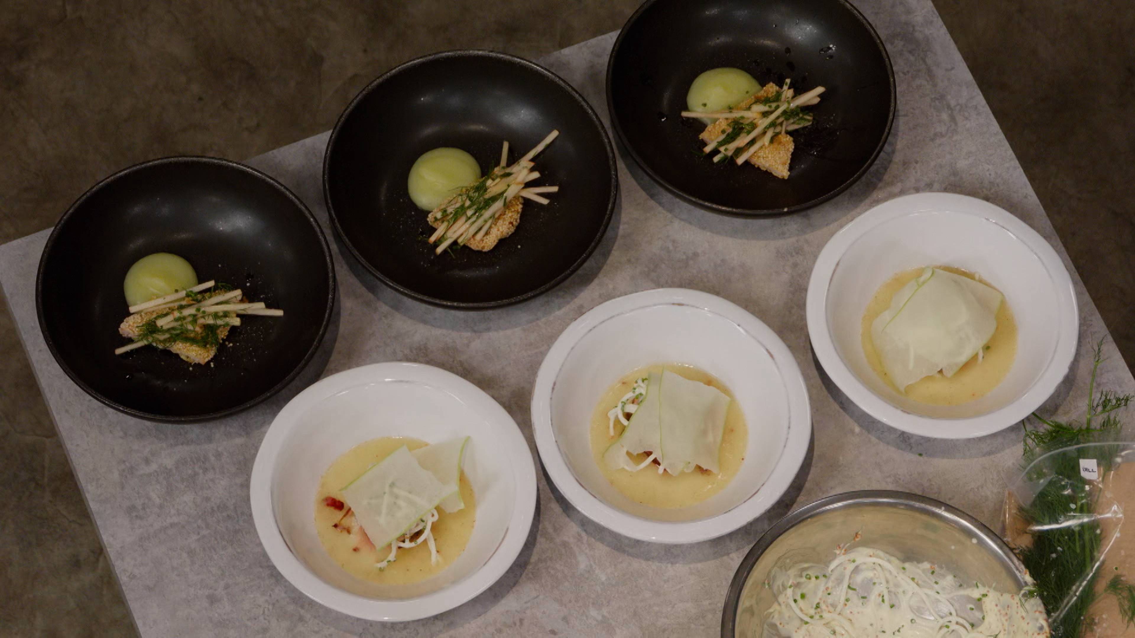 العمالقة ضد فيت فام