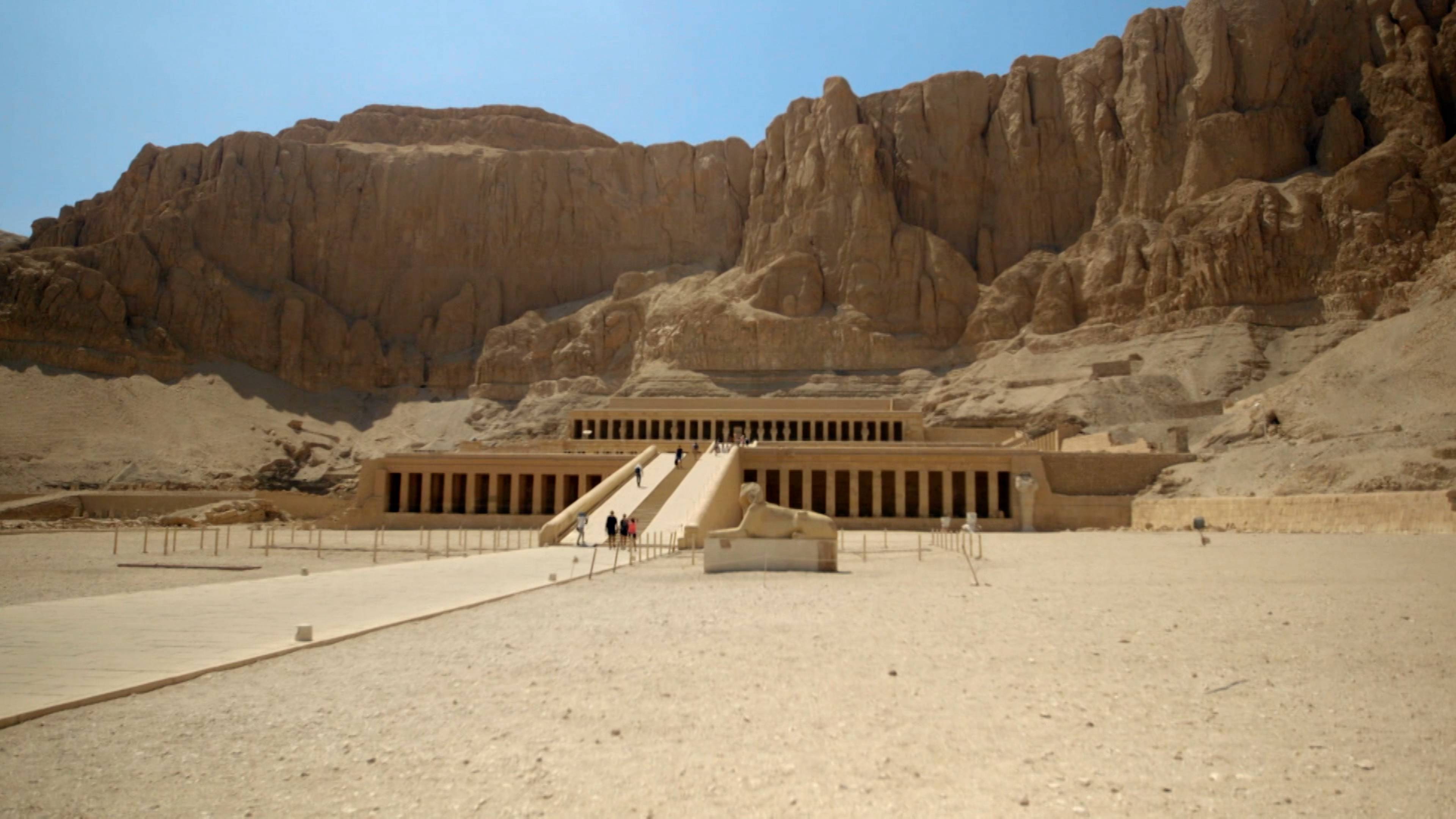 أرض الآلهة في مصر