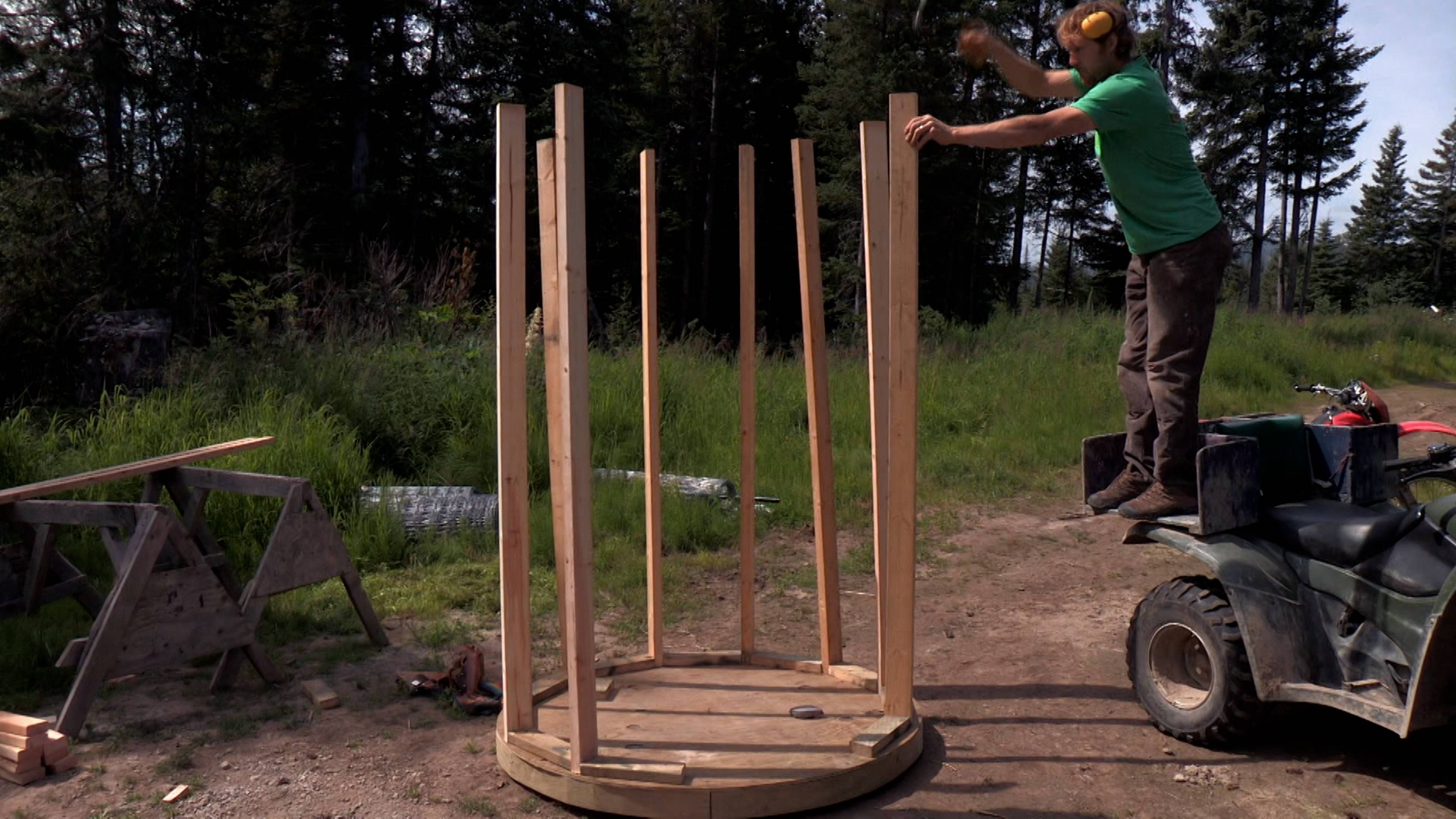 مرحاض ريفي وحكايات البرية