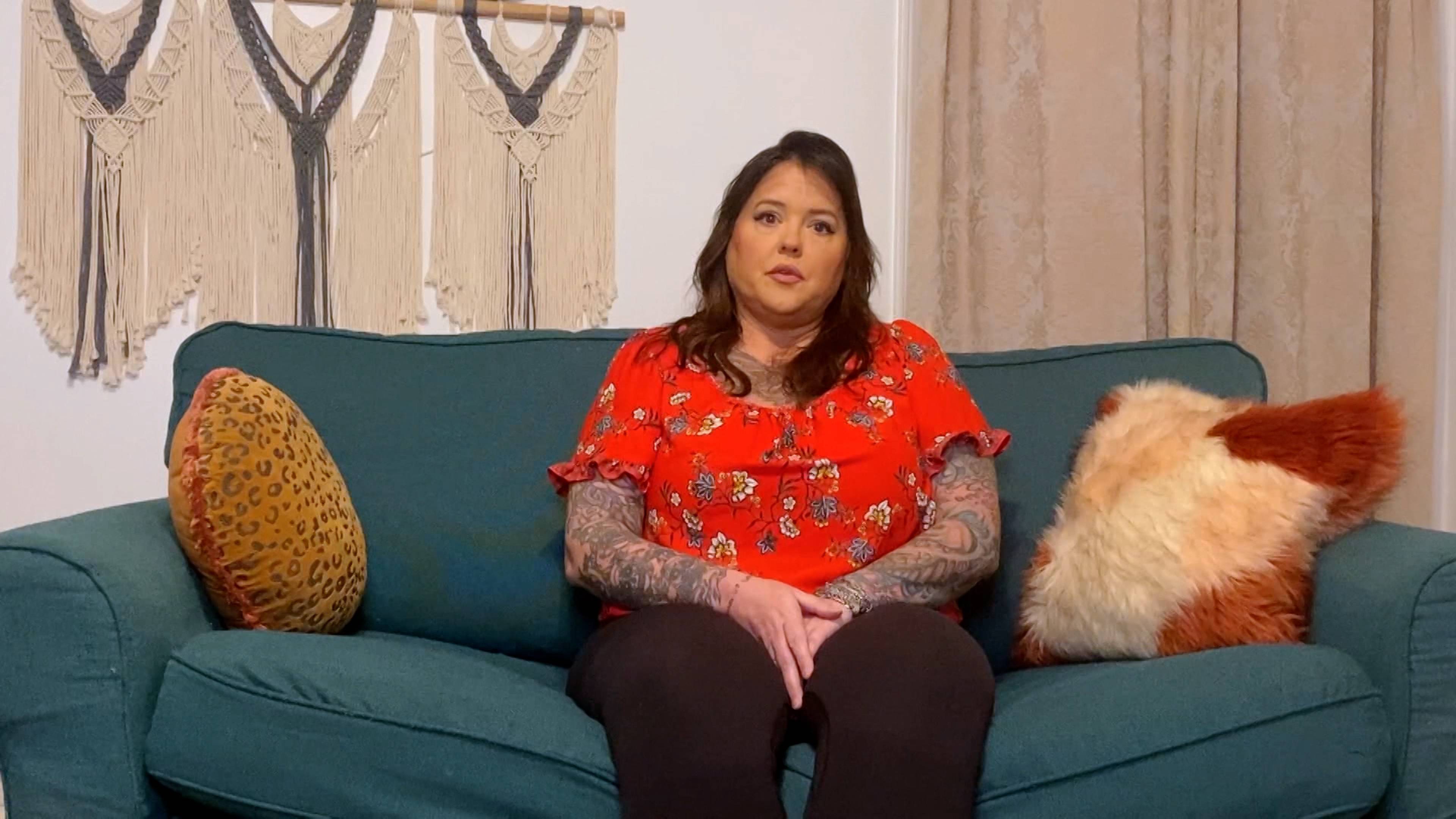 إلى مذكراتي العزيزة، هناك شيء غير صحيح