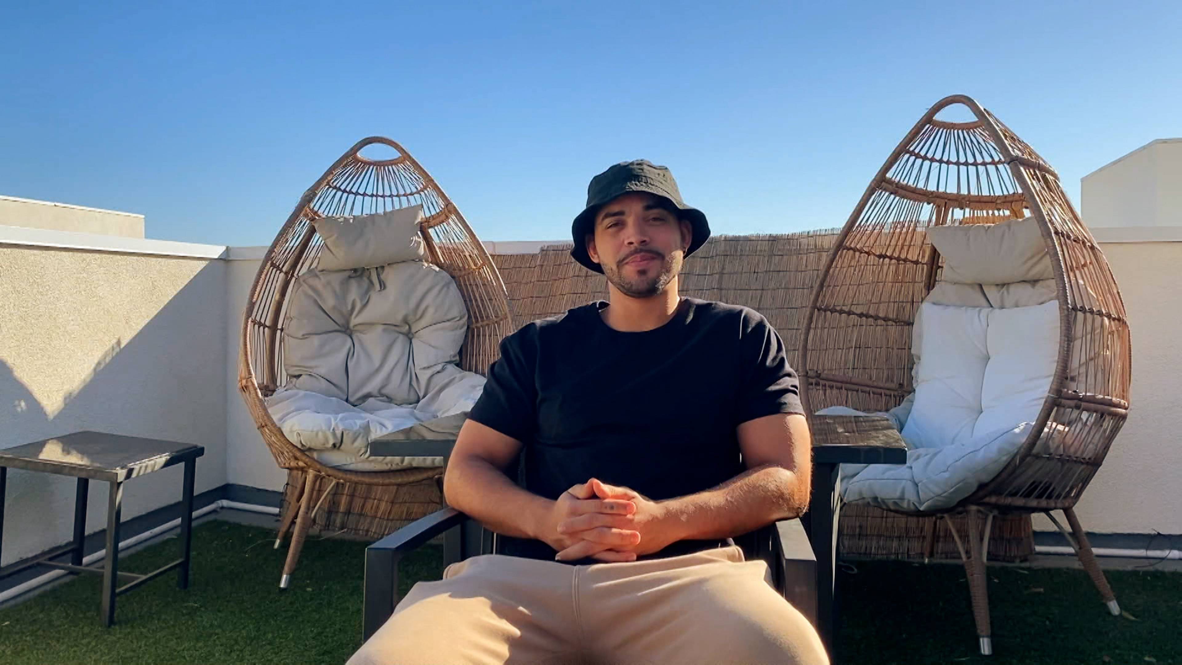 إلى مذكراتي العزيزة، الحب مؤلم