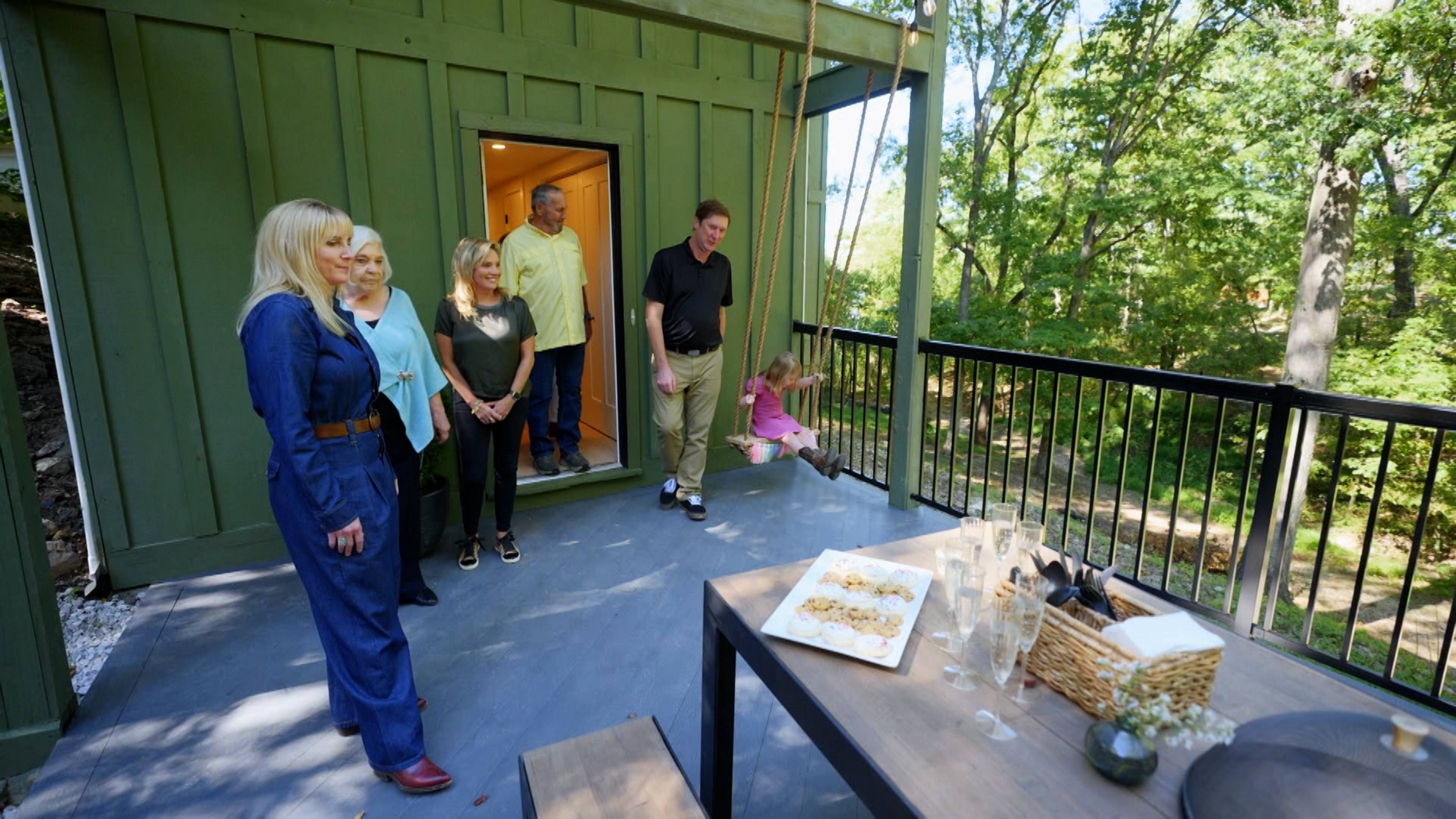 Lakeside House in the Trees