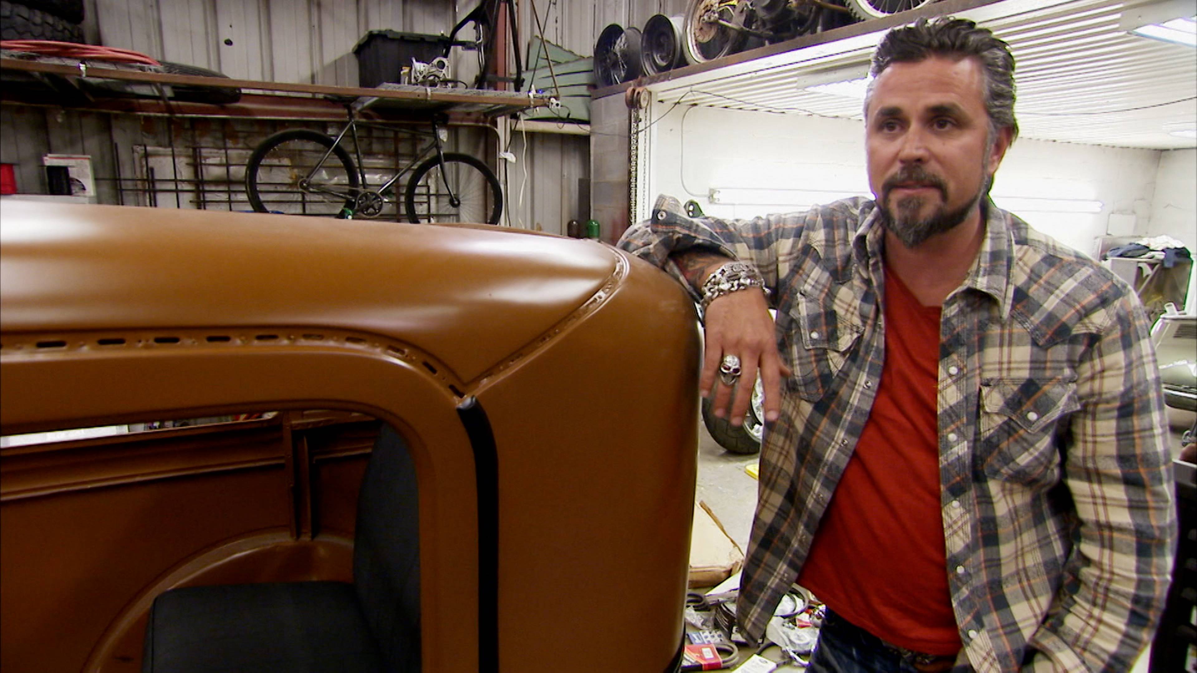 جنون النموذج إيه