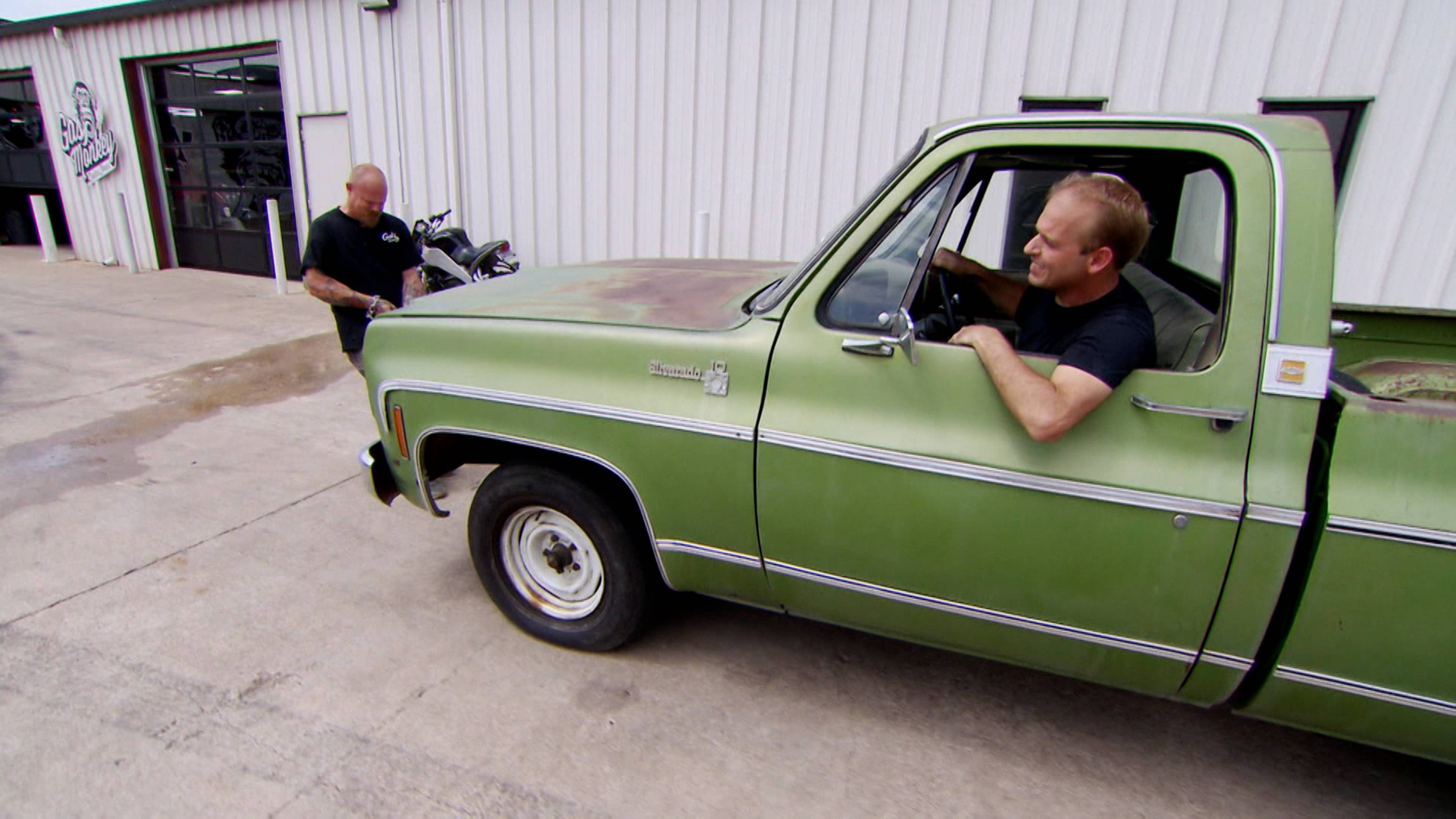 إصلاح سيارة سي-10