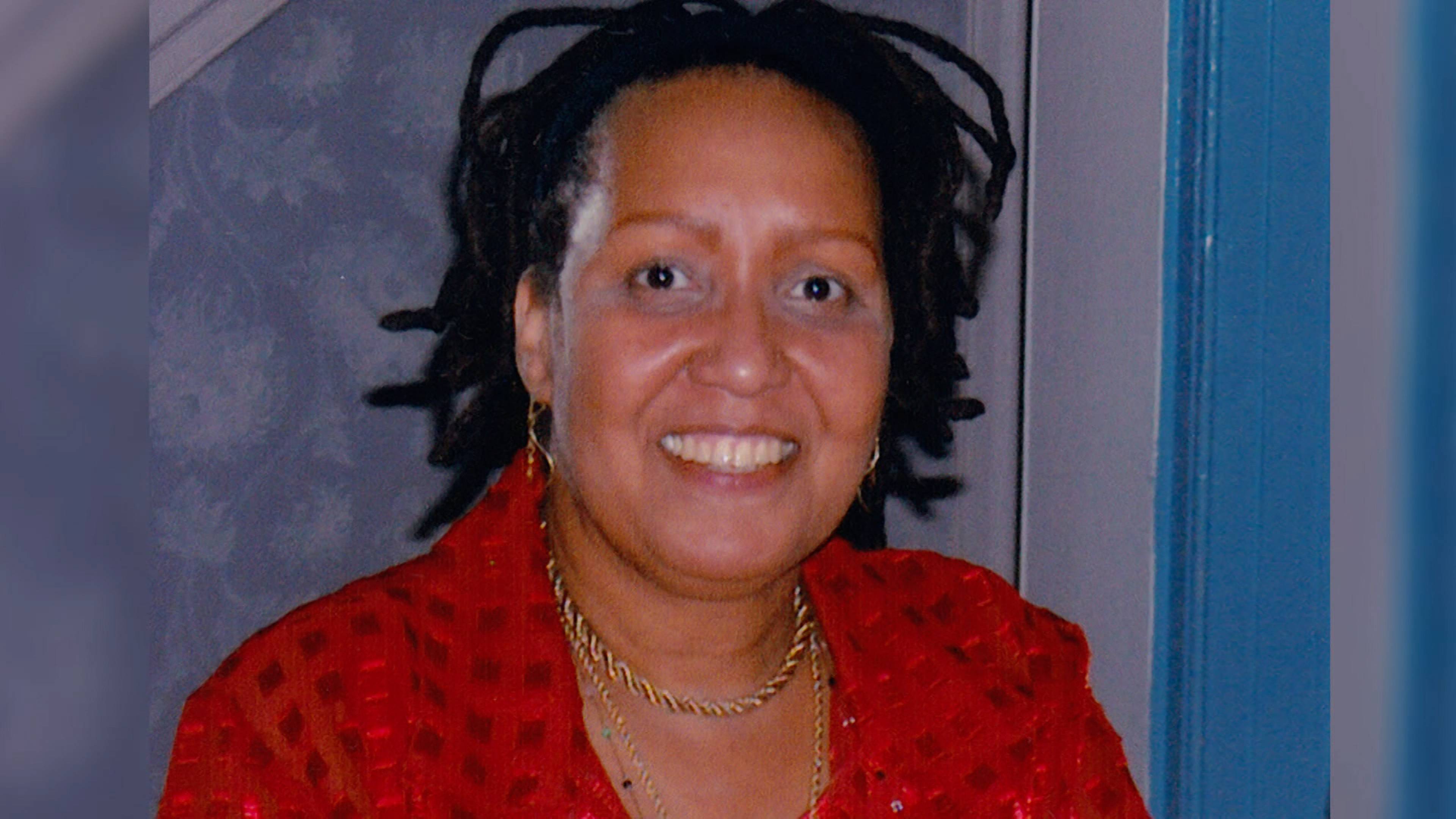 الورود حمراء... والدم كذلك