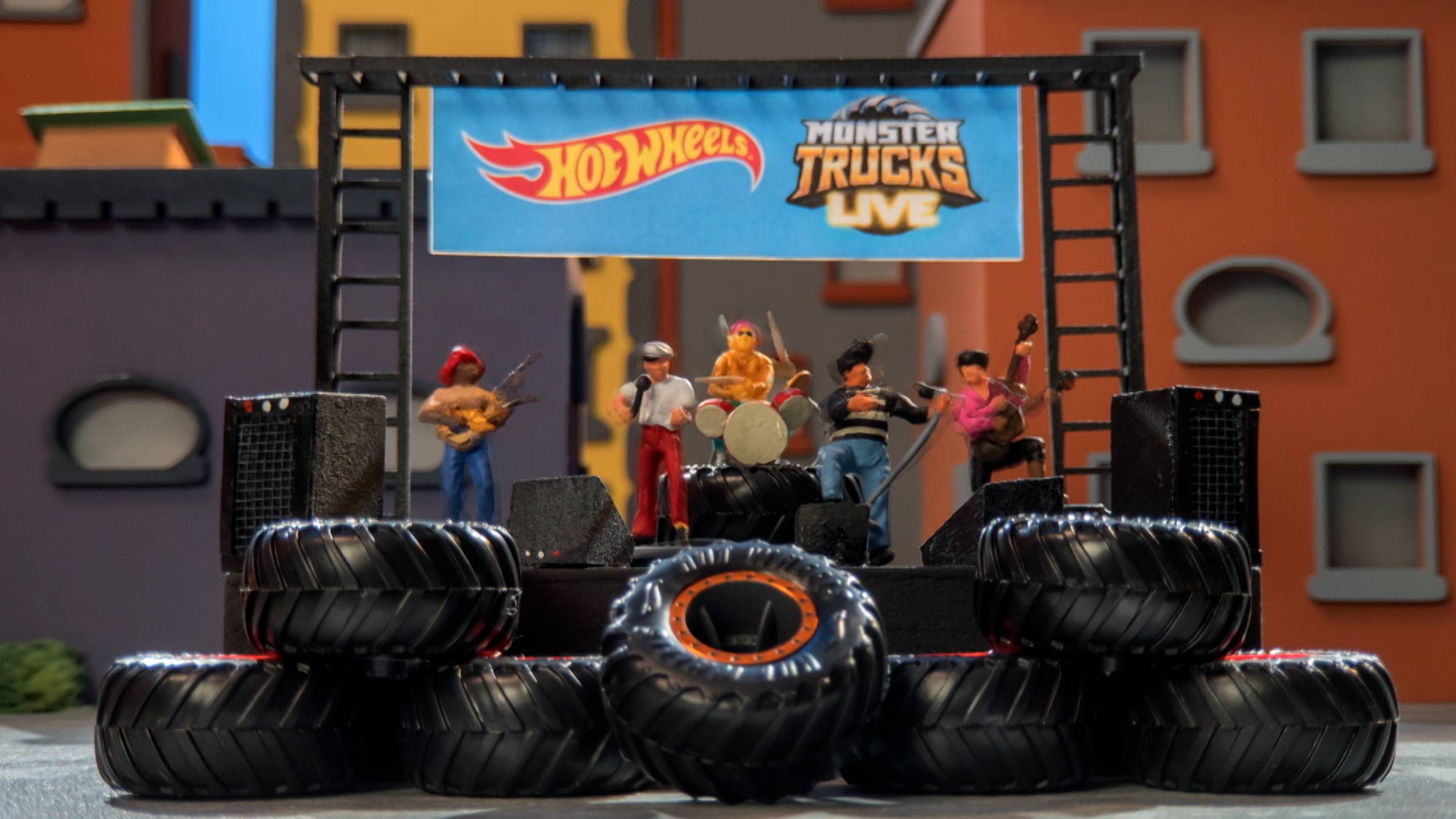 مونستر تراك تايك أوفر