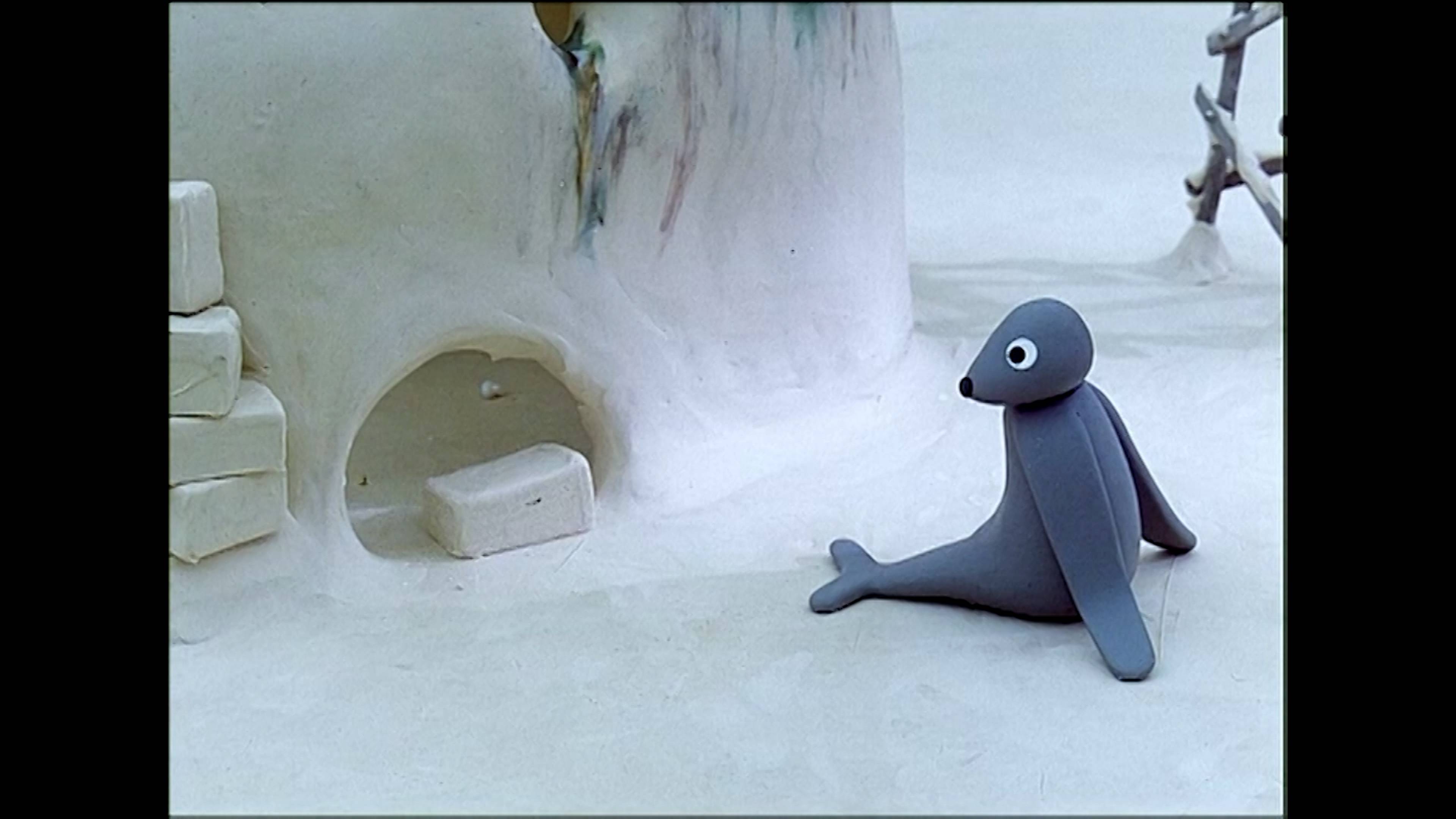 Pingu clears the snow / Pingu is curious