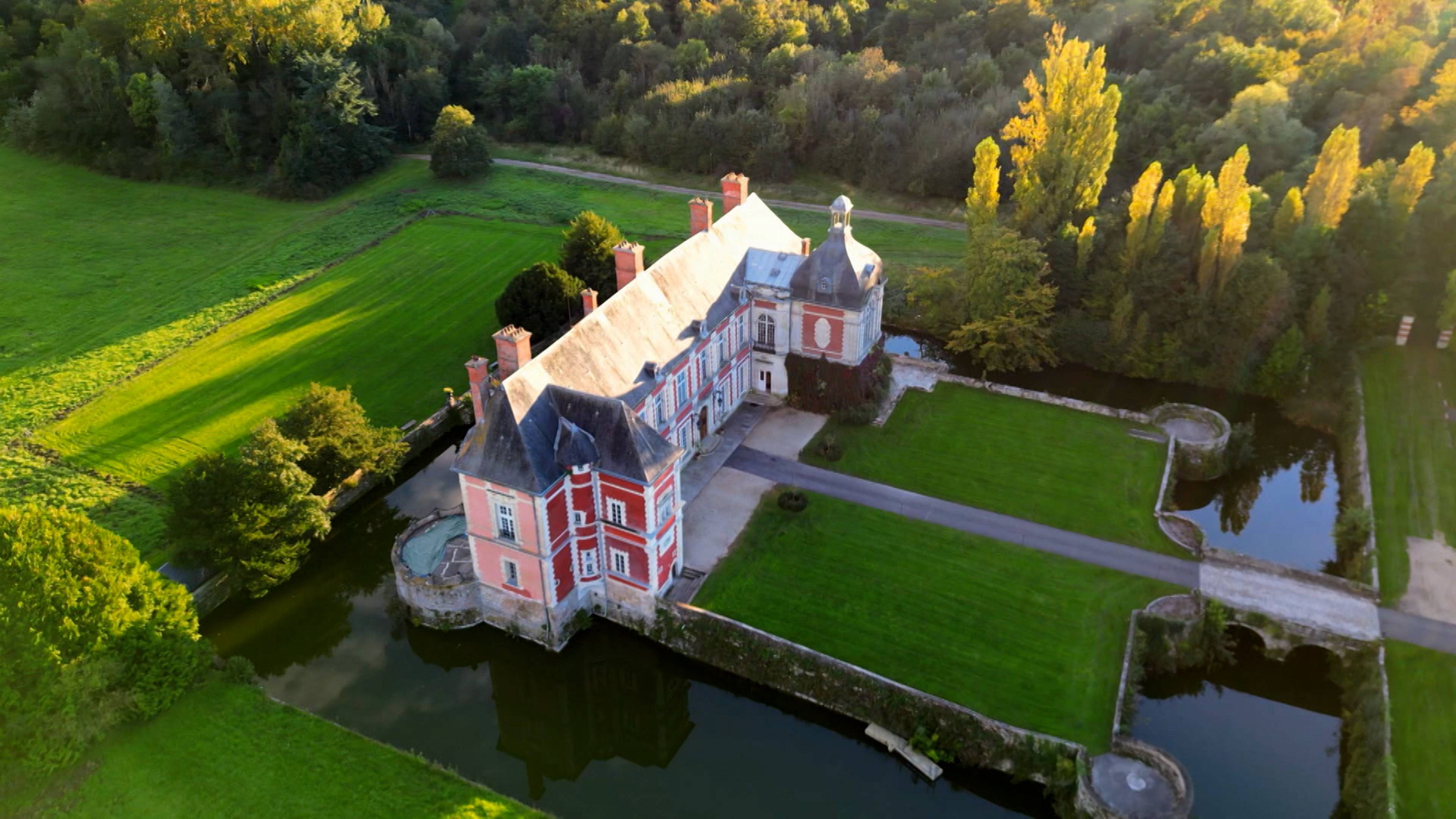 The Secret Wedding Salon