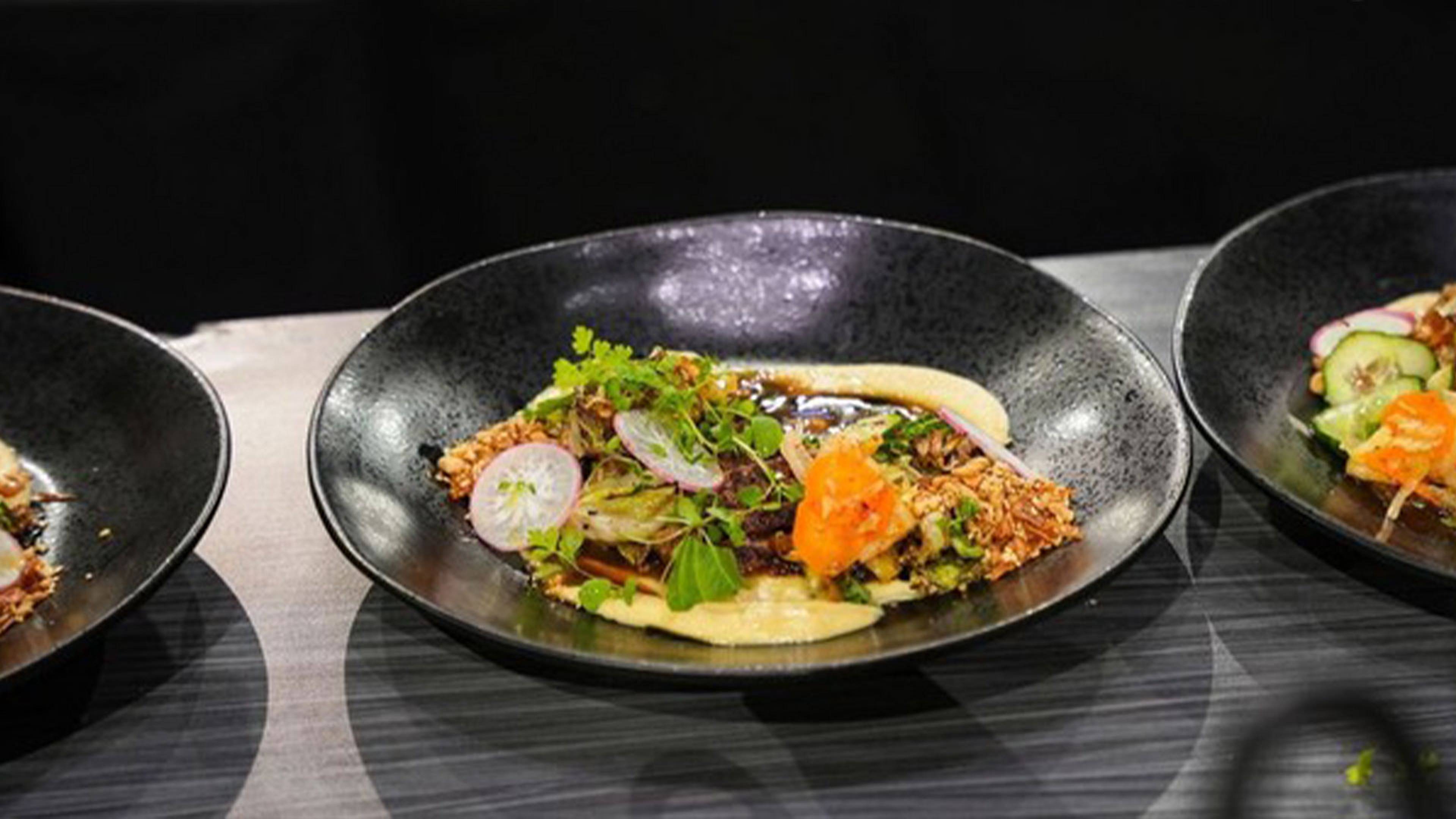 أليكس ضد فرق المطاعم