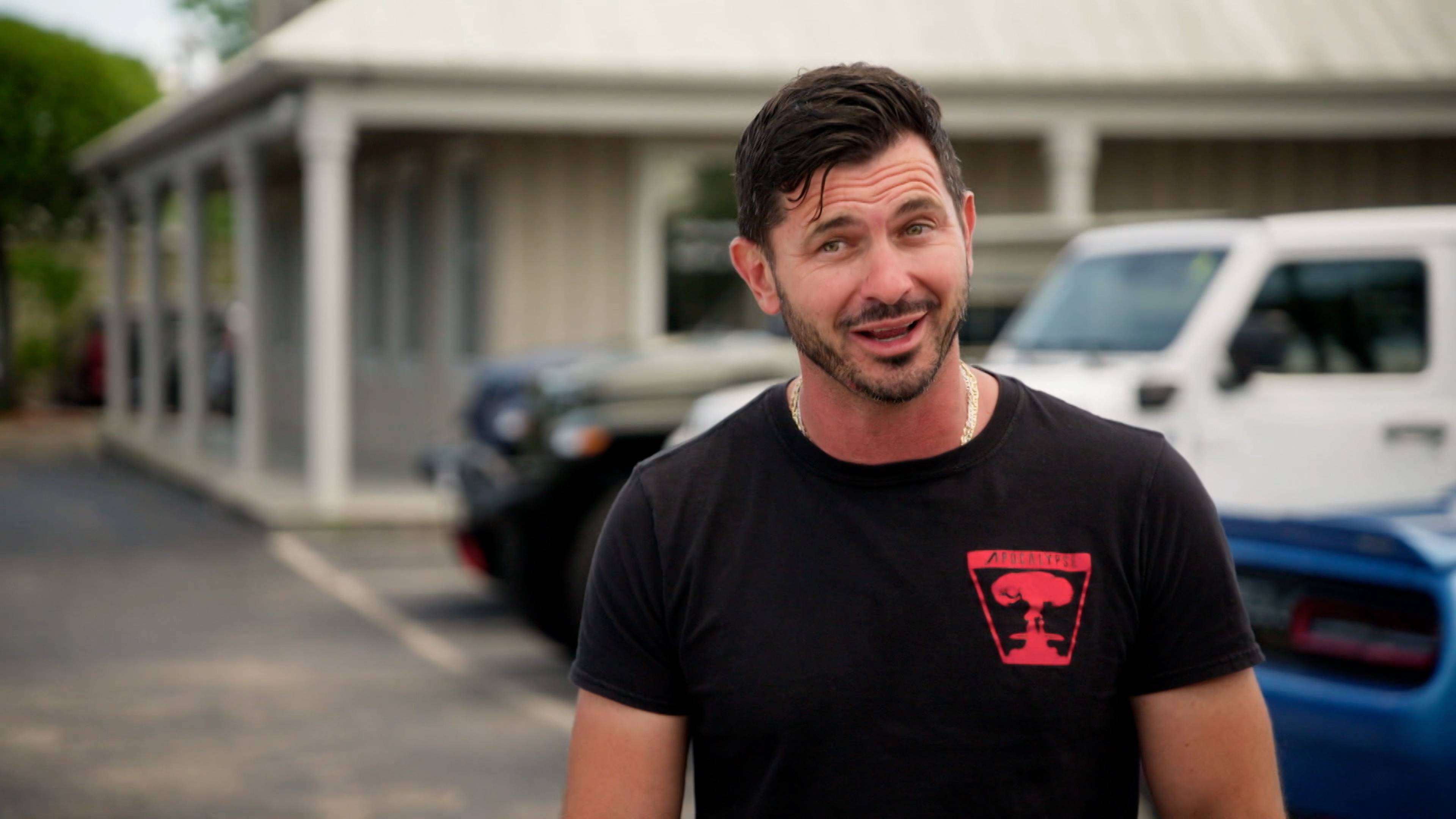 هامر، ولكن اجعلها أكبر.