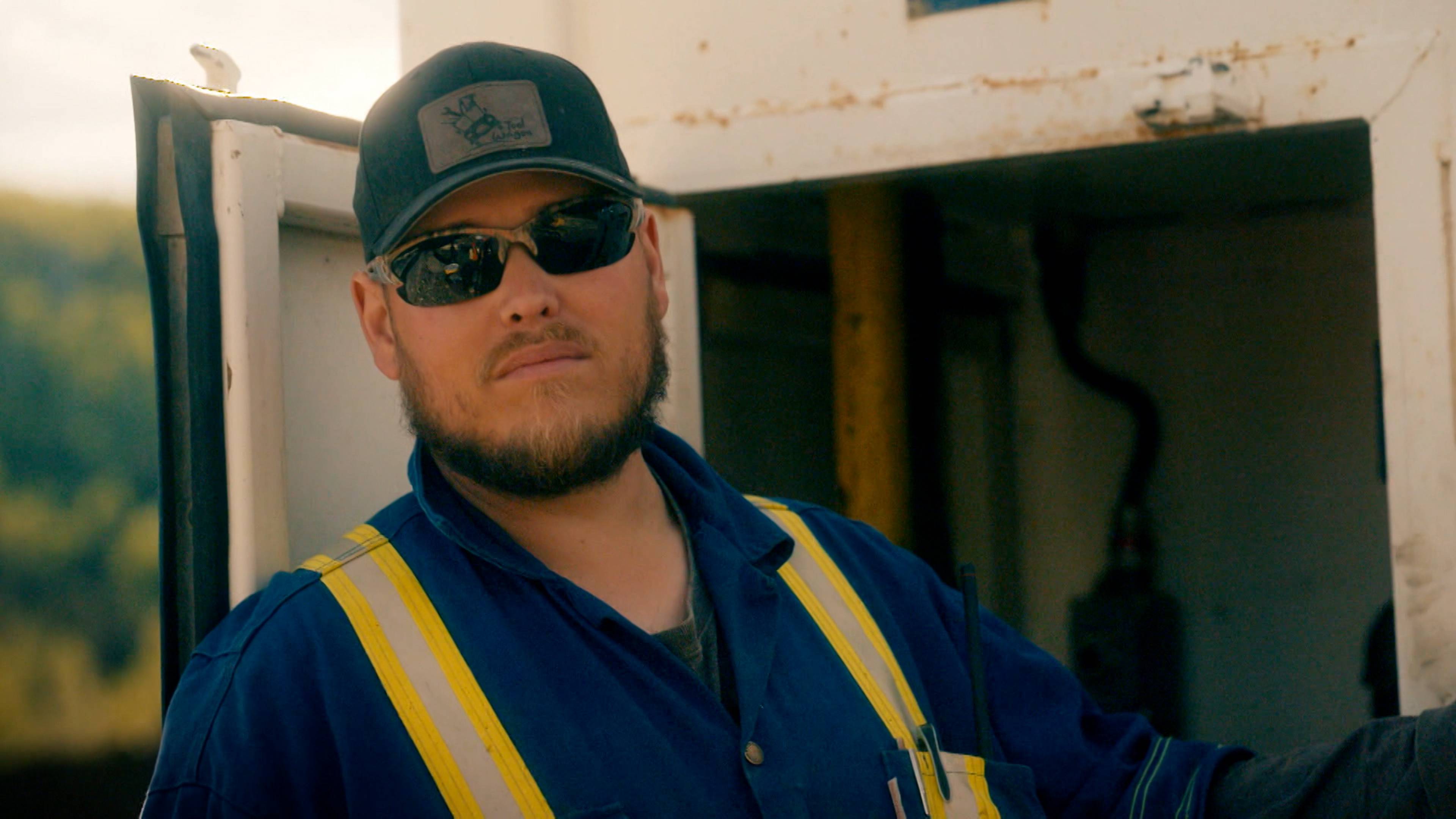 يأتي باركر طالباَ