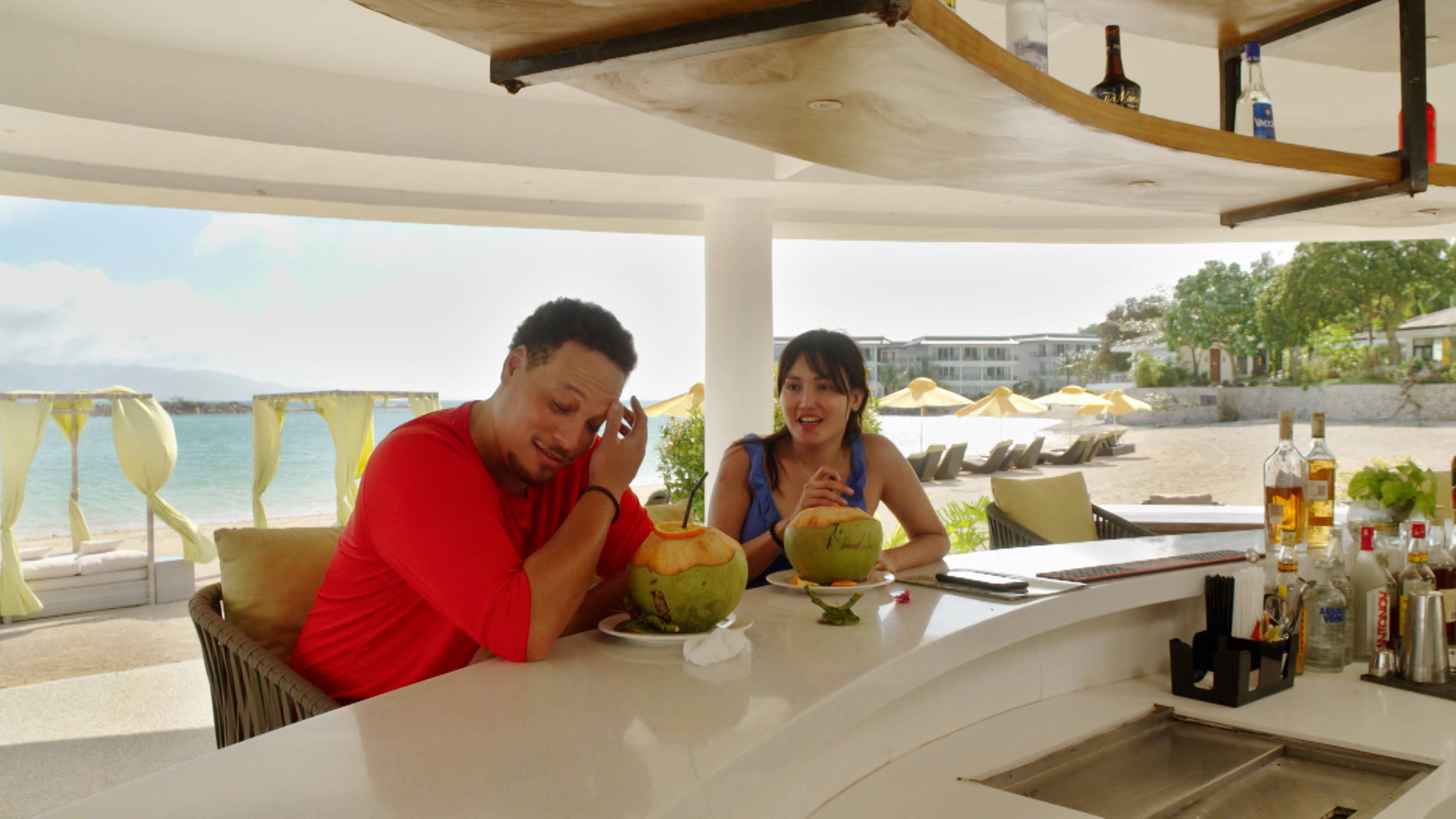 من أجل سلامتكم، يرجى البقاء جالسين