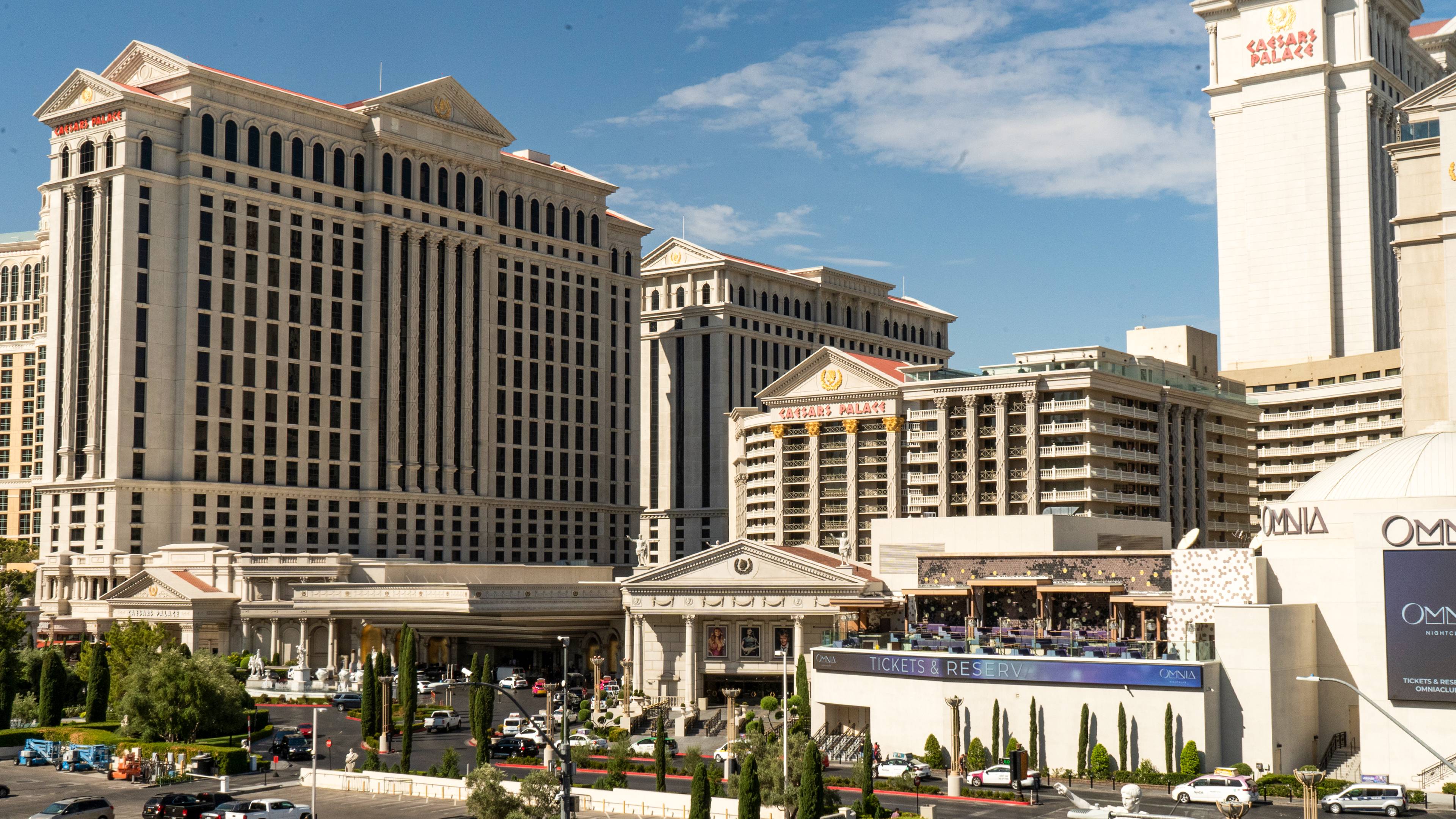 Watch World's Greatest Hotels series Online on OSN+